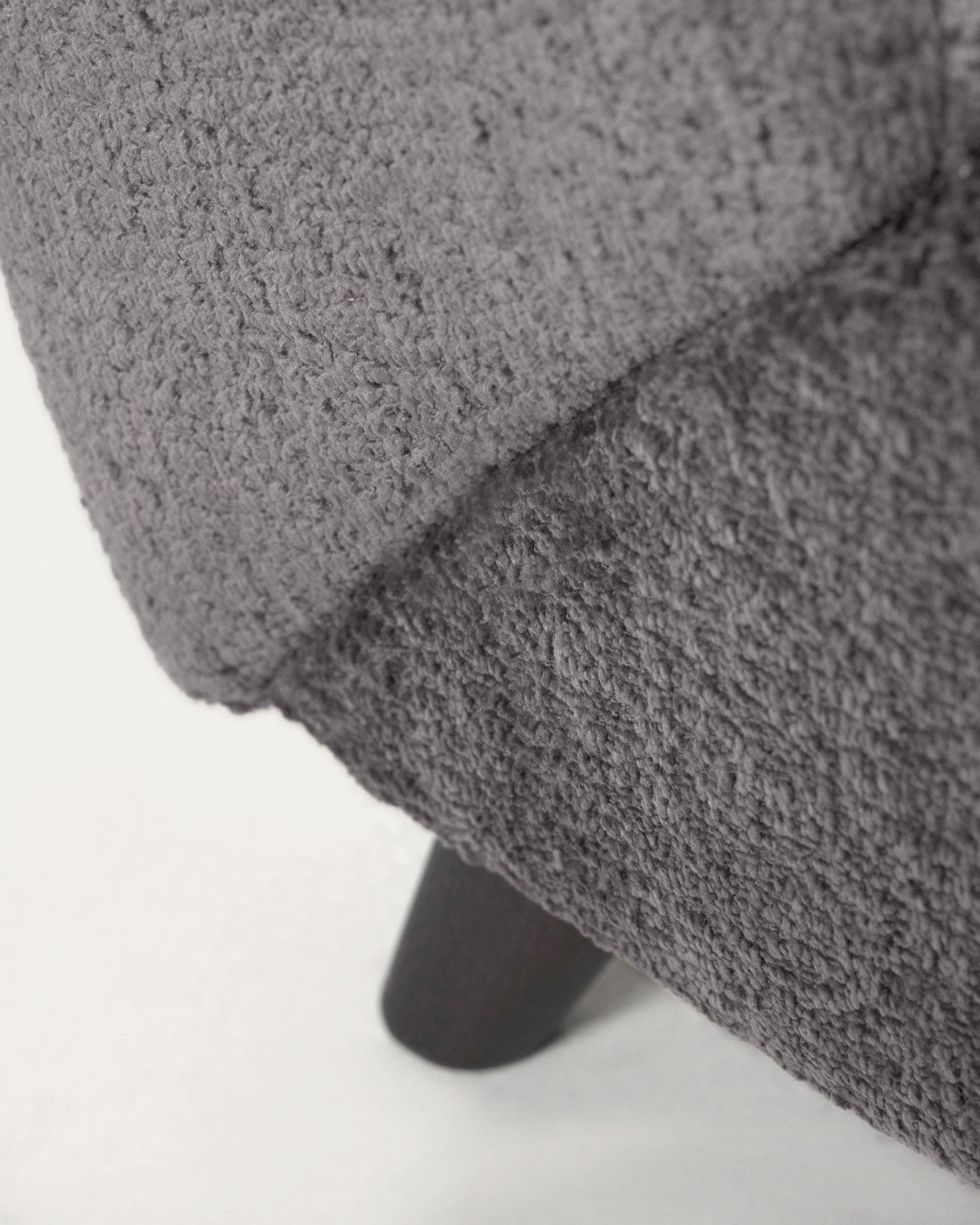 Meghan armchair in grey chenille and wood with wenge finish - Detail