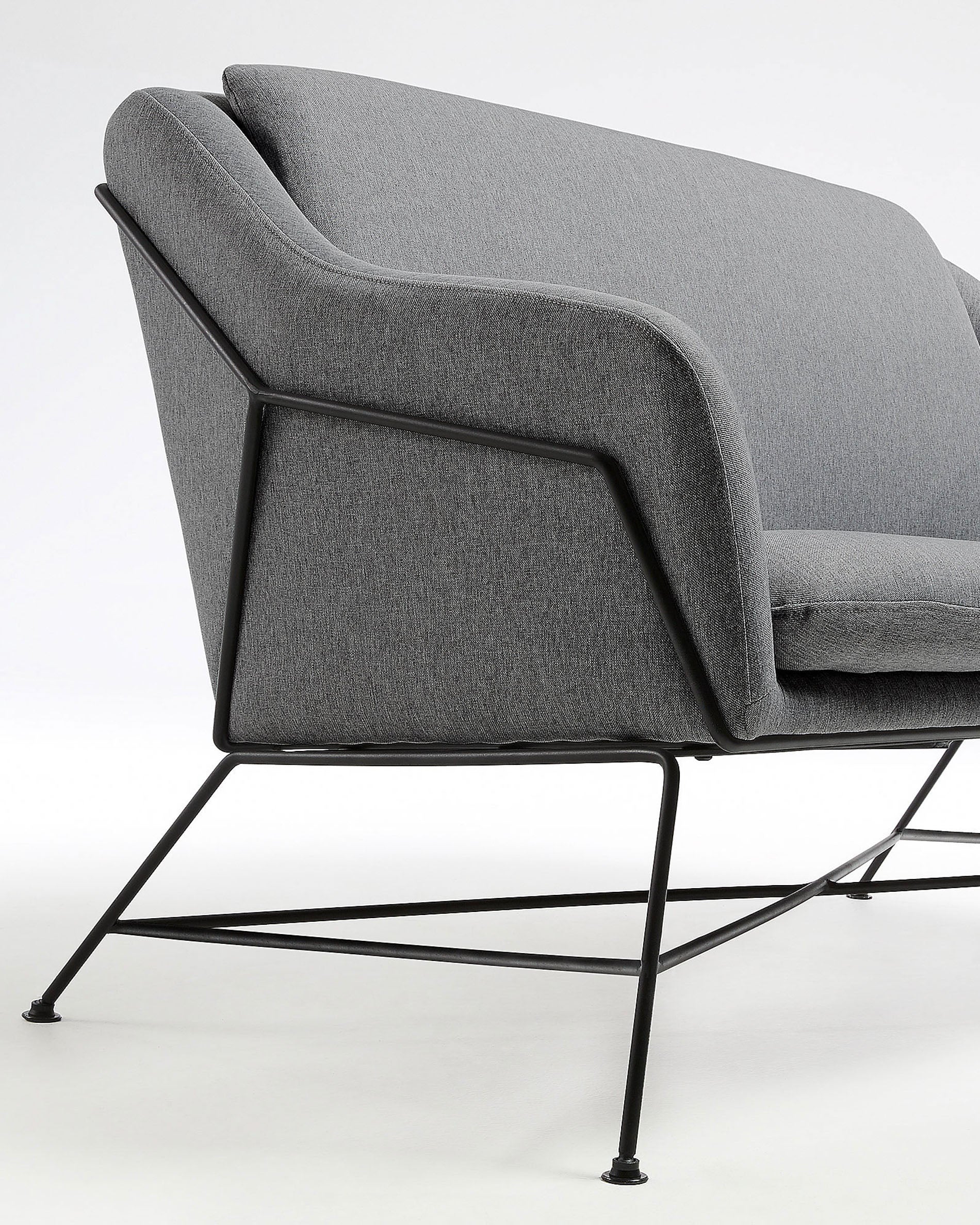 Brida 2 seater sofa in dark grey, 128 cm - Detail
