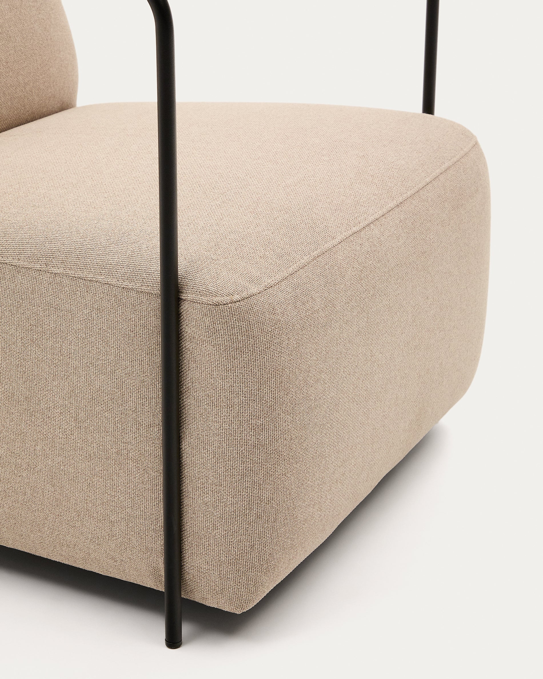 Gamer beige armchair with metal in a matte black painted finish - Detail