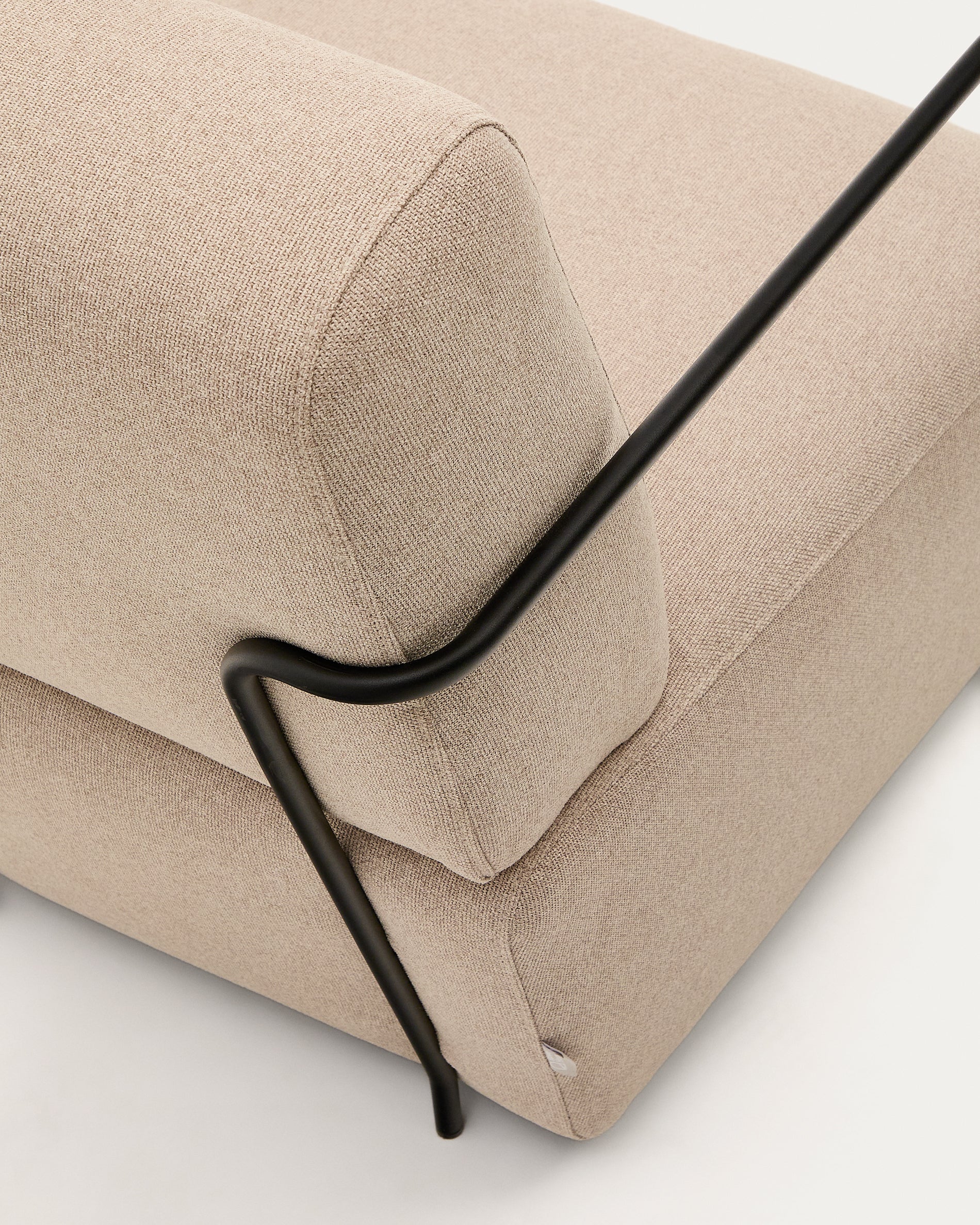 Gamer beige armchair with metal in a matte black painted finish - Detail