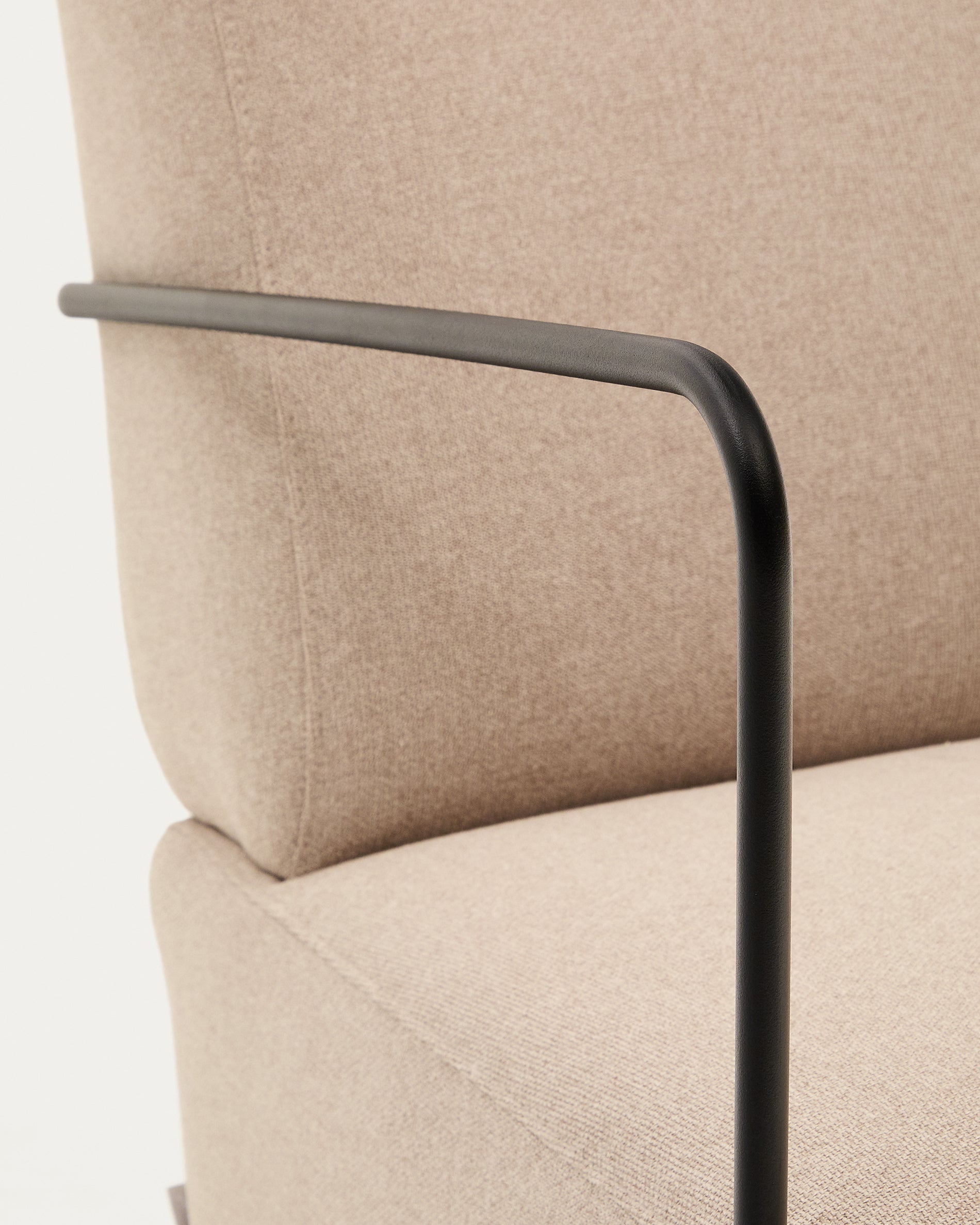 Gamer beige armchair with metal in a matte black painted finish - Detail