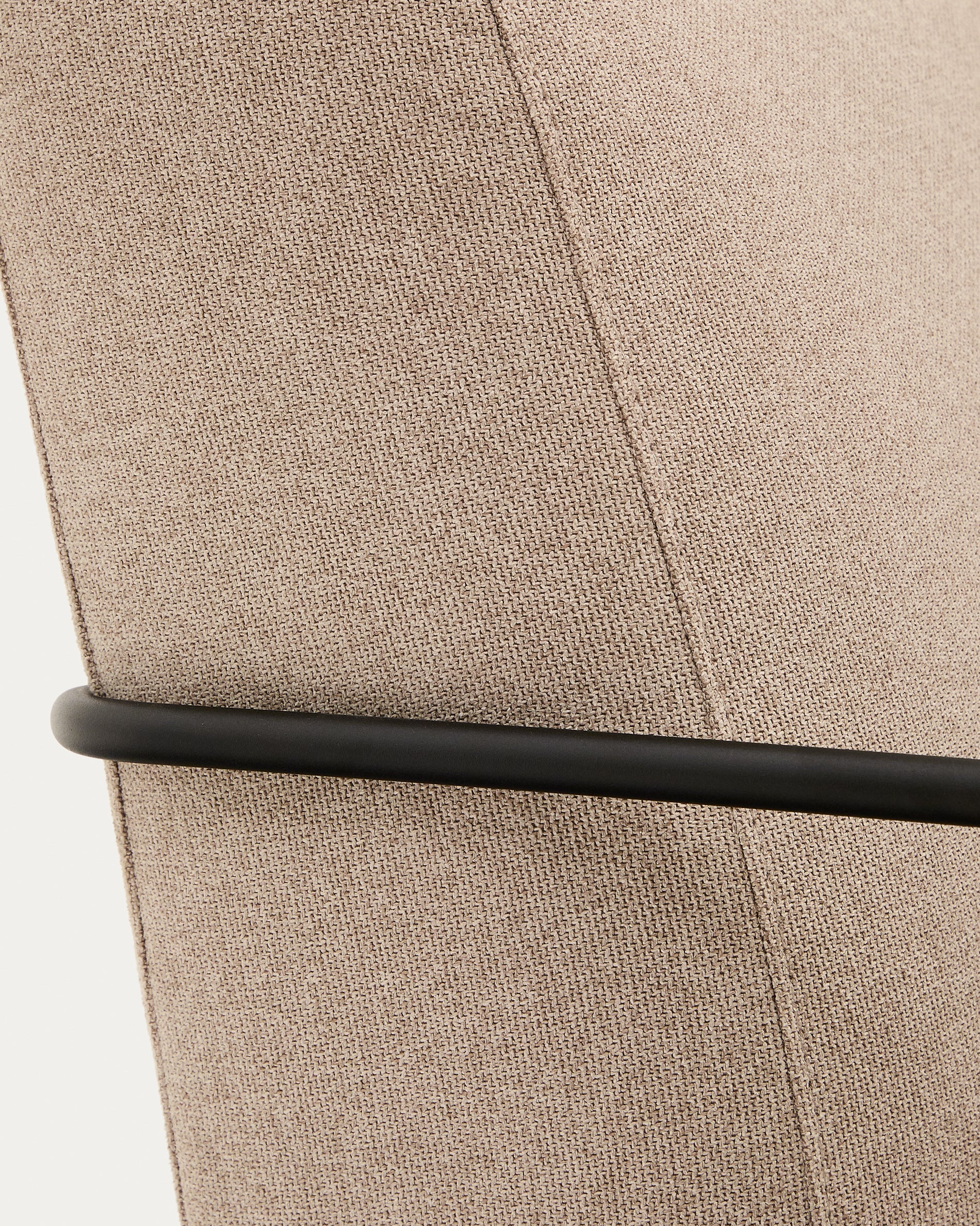 Gamer beige armchair with metal in a matte black painted finish - Detail