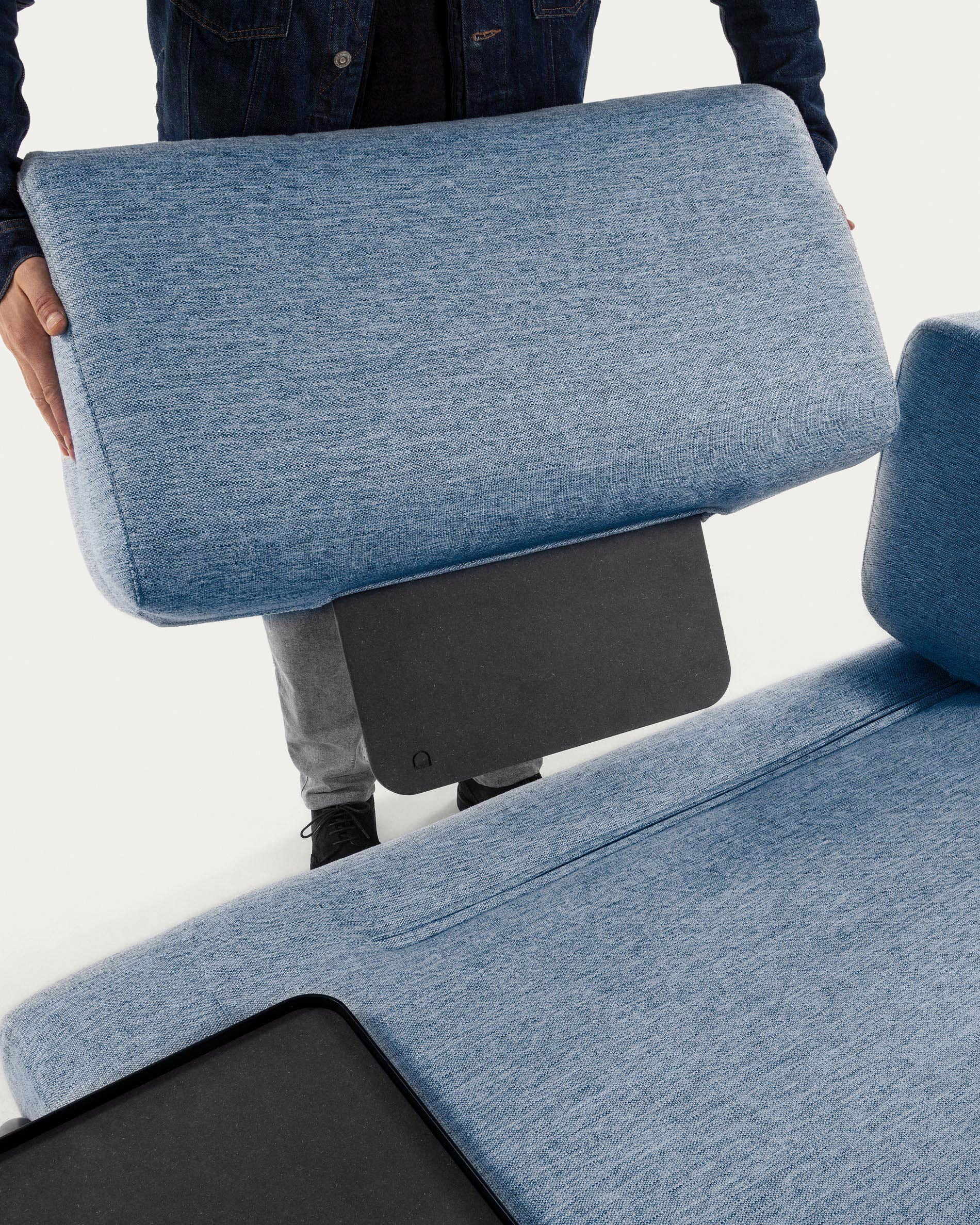 Compo 3-seater sofa in blue with small tray 232 cm - Detail