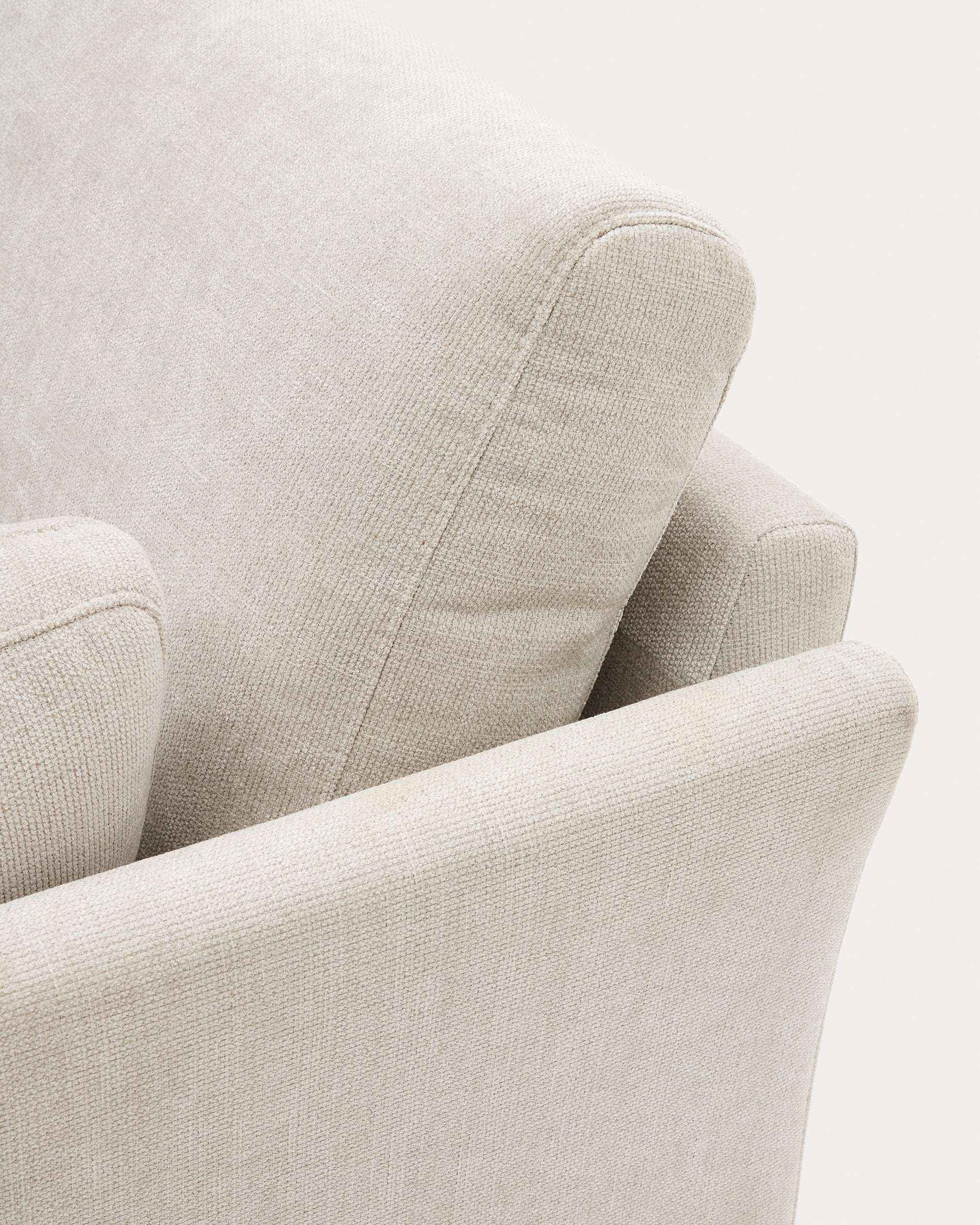 Gilma 2 seater sofa in chenille pearl with natural wood finish legs, 170 cm - Detail