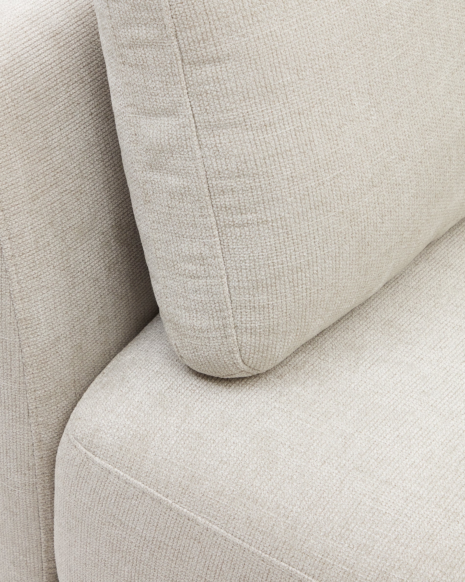 Gilma 3 seater sofa w/ right/left-hand chaise longue in chenille pearl, natural legs, 260 cm - Detail
