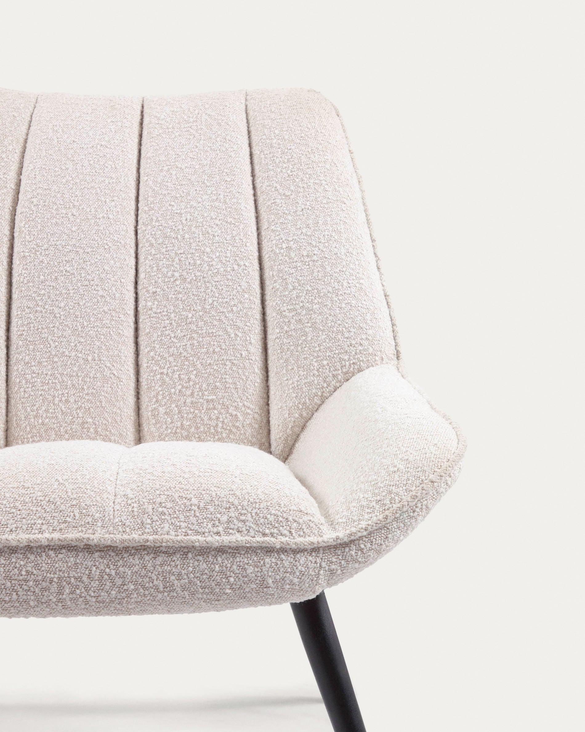 Marlina white bouclé armchair with steel legs with black painted finish - Detail