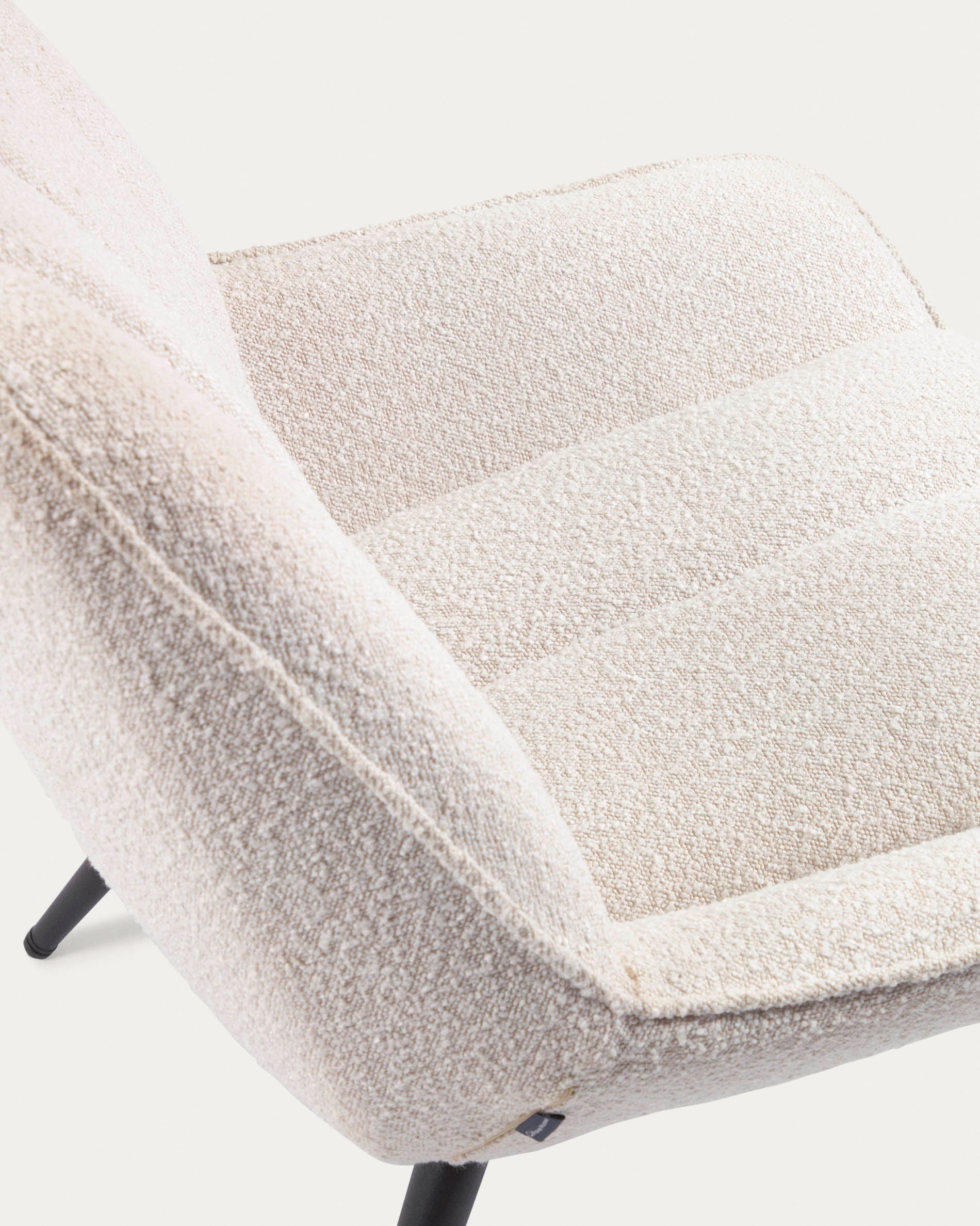 Marlina white bouclé armchair with steel legs with black painted finish - Detail
