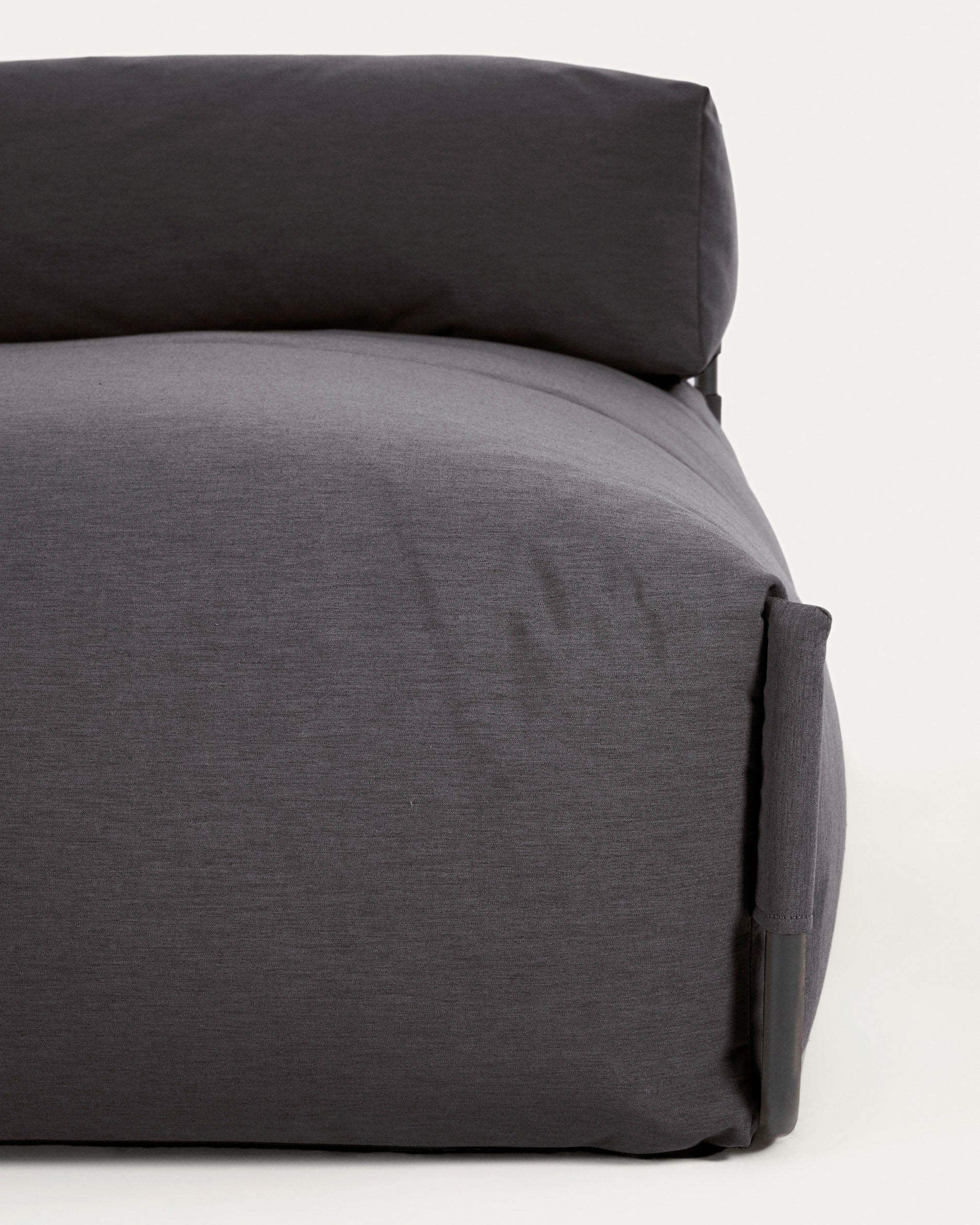 Square chaise longue pouffe with backrest in dark grey with black aluminium, 165 x 101 cm - Detail