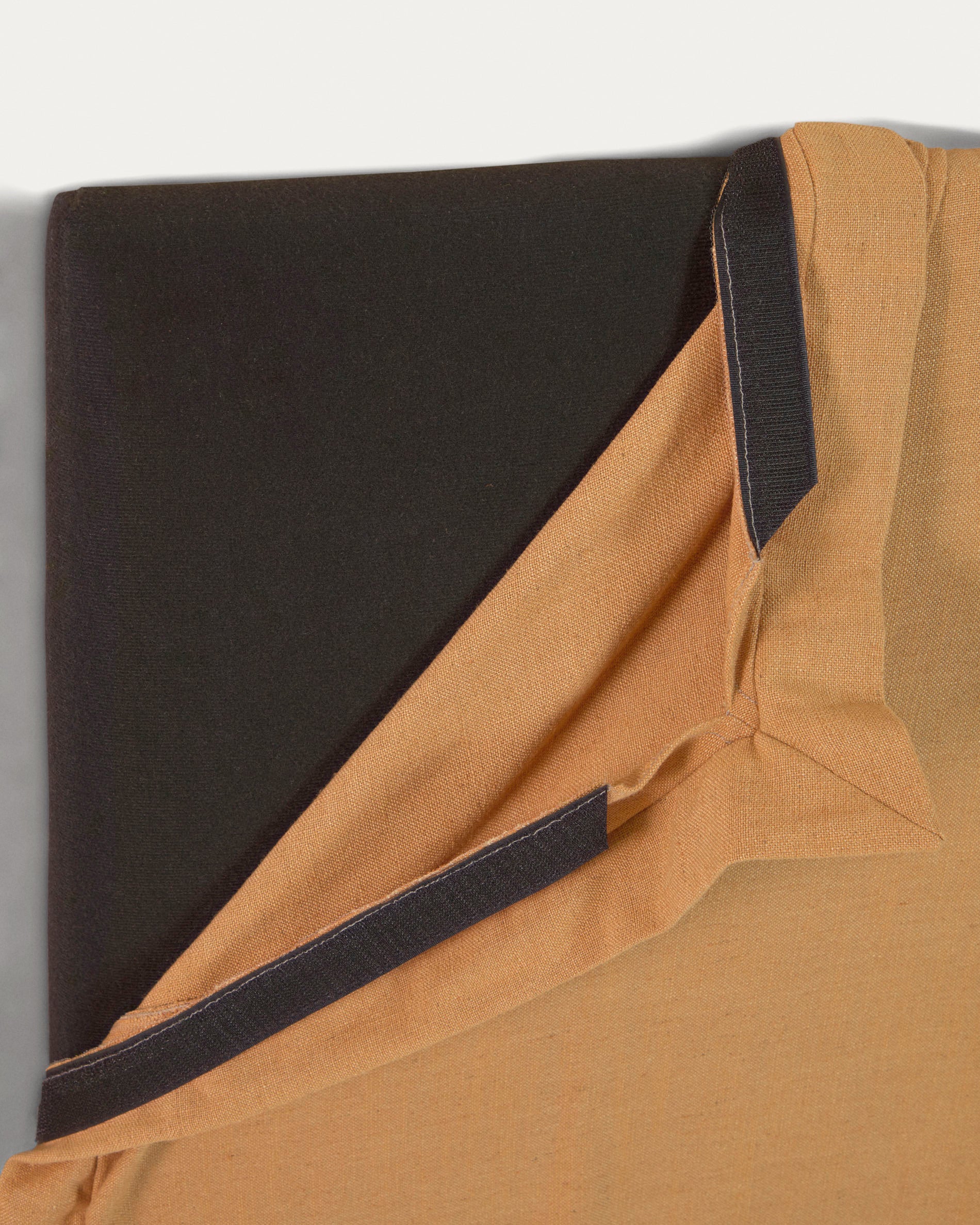 Tanit headboard with mustard linen removable cover, for 90 cm beds - Detail