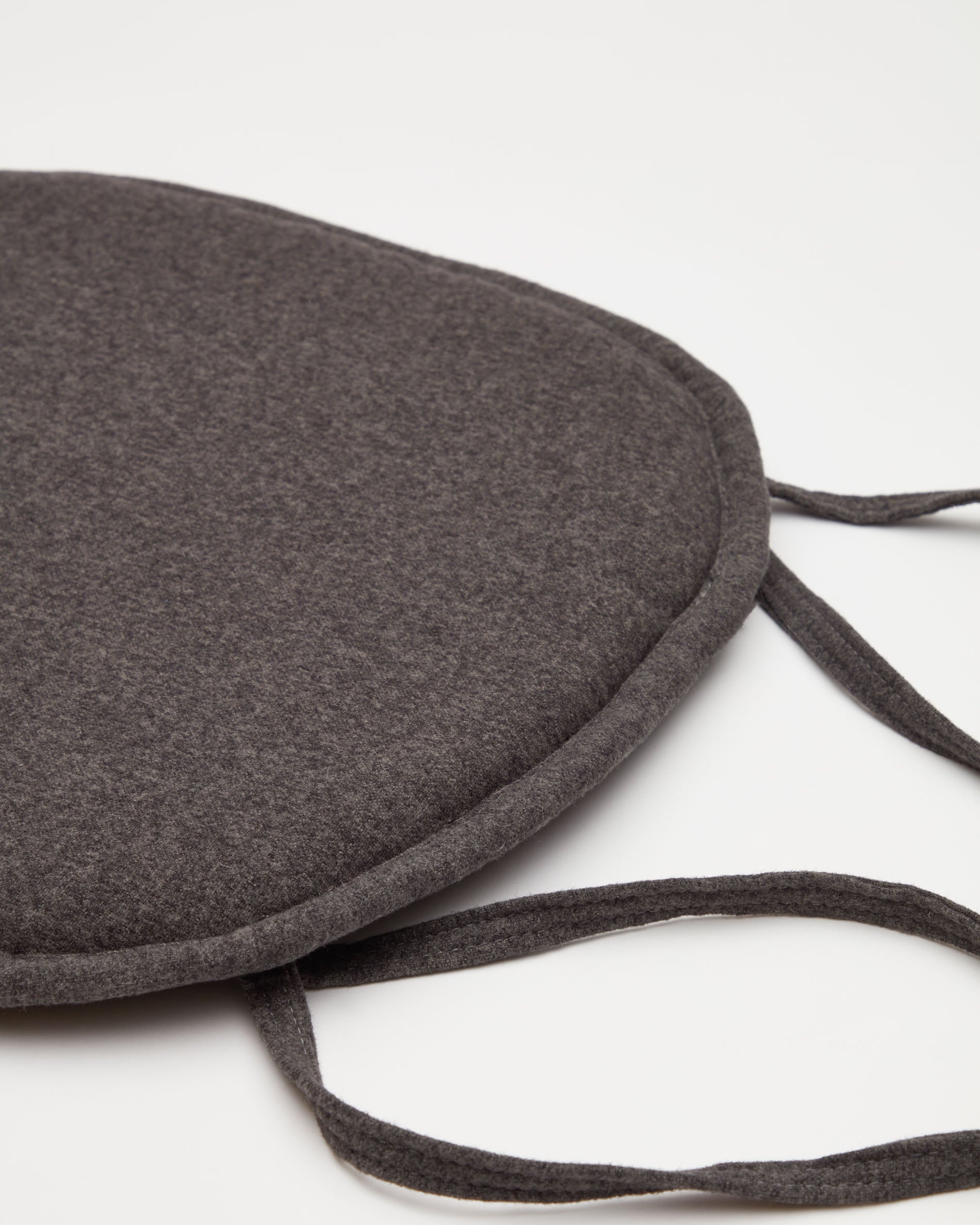 Cushion for Romane chair in dark grey 43 x 43 cm - Detail