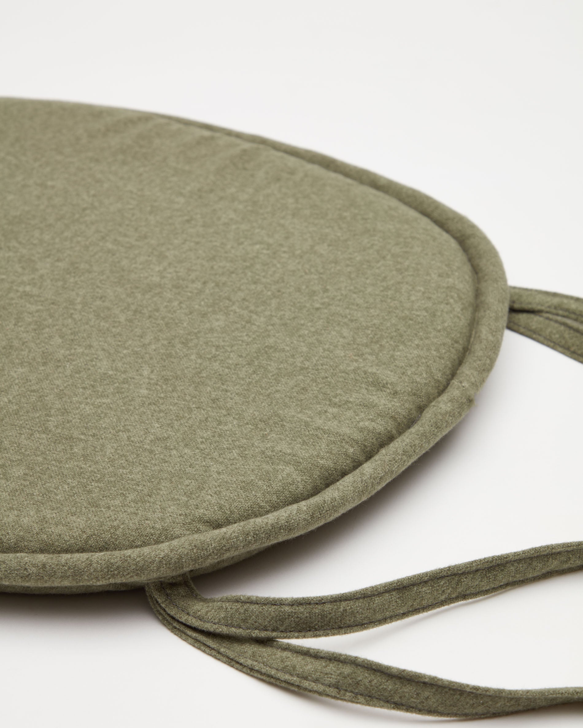 Cushion for Romane chair in green 43 x 43 cm - Detail
