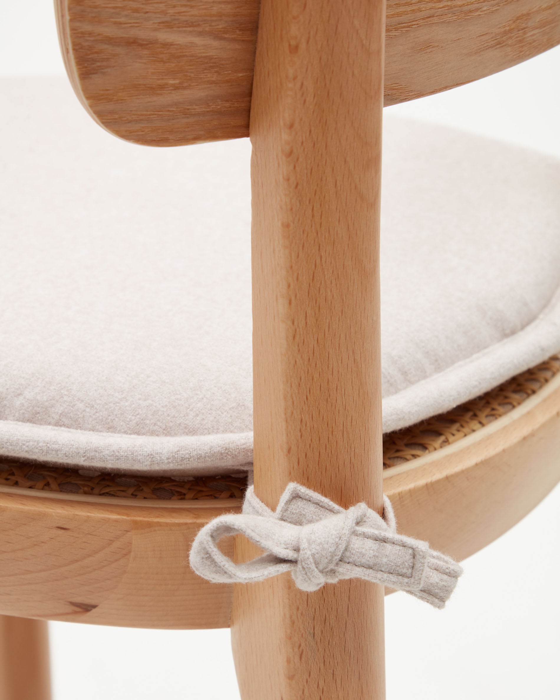 Cushion for Romane chair in beige 43 x 43 cm - Detail