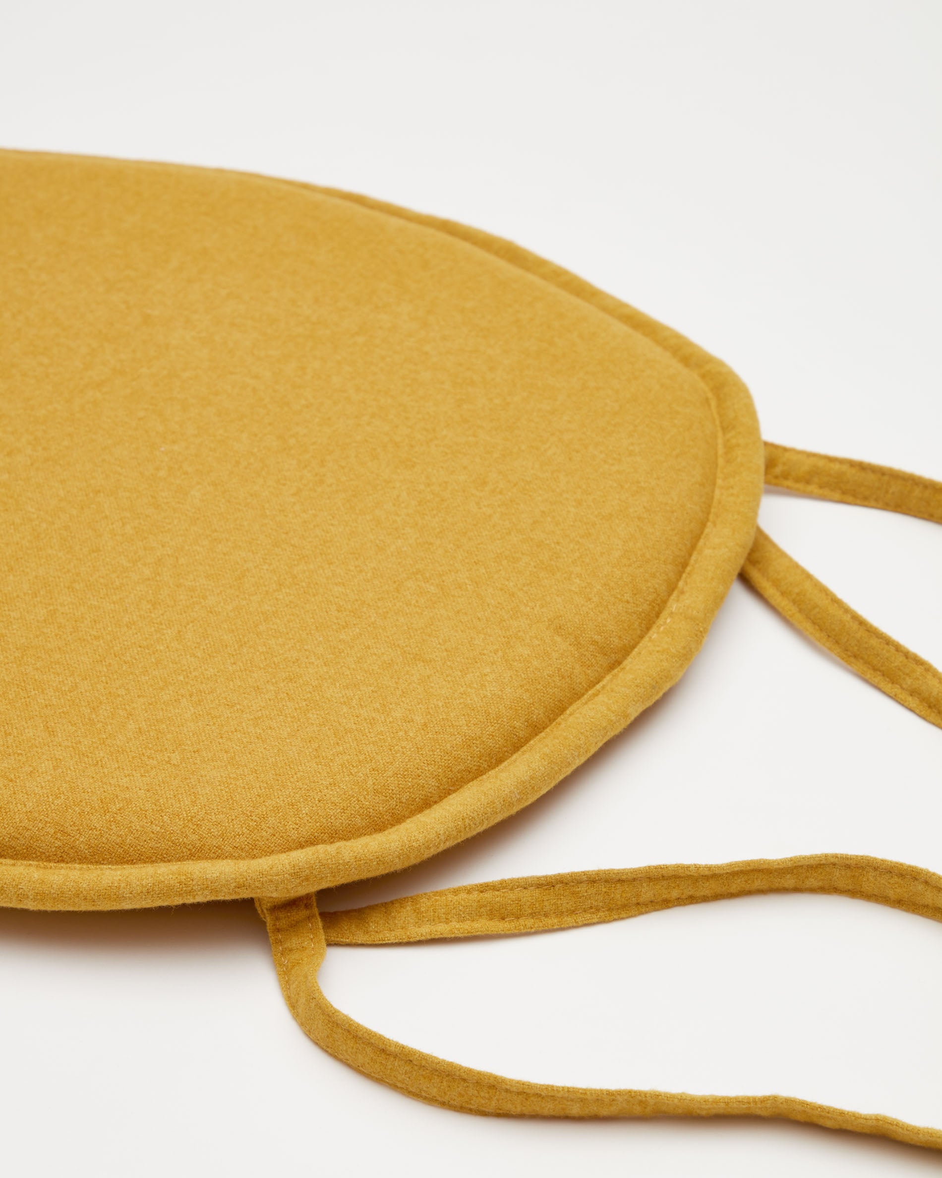 Cushion for Romane chair in mustard 43 x 43 cm - Detail
