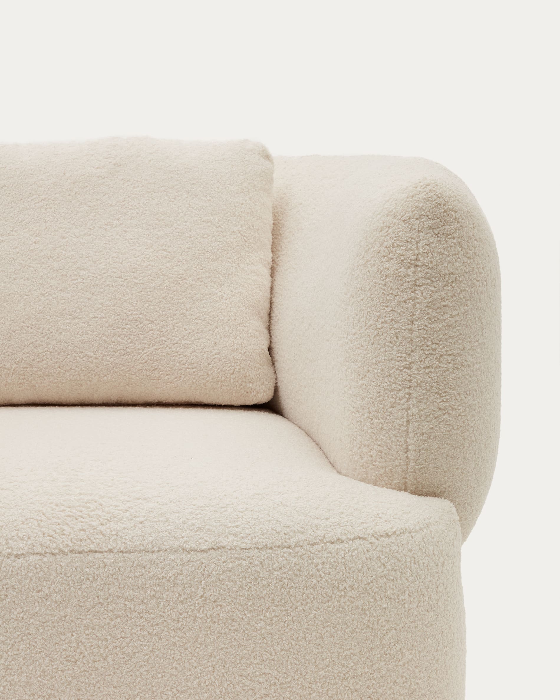 Martina armchair in creamy white bouclé with cushion