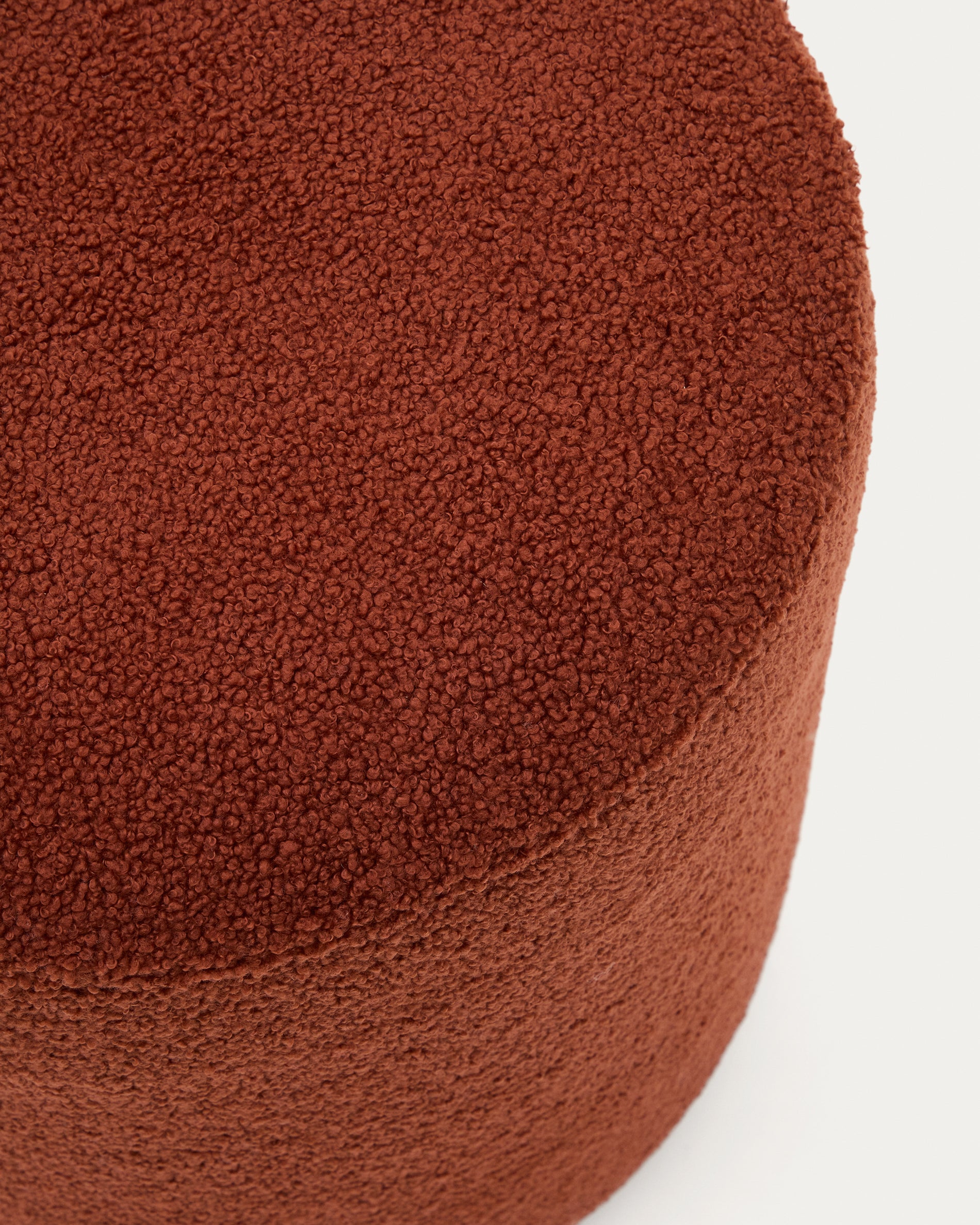 Kaeli footrest with removable cover in terracotta bouclé Ø 43 cm - Detail