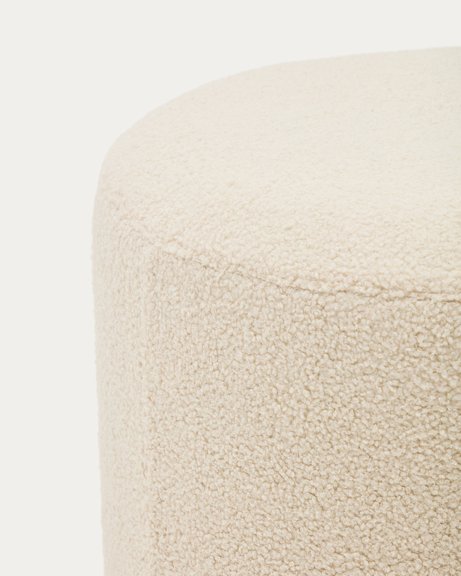 Kaeli footrest with removable cover in ecru bouclé Ø 60 cm - Detail