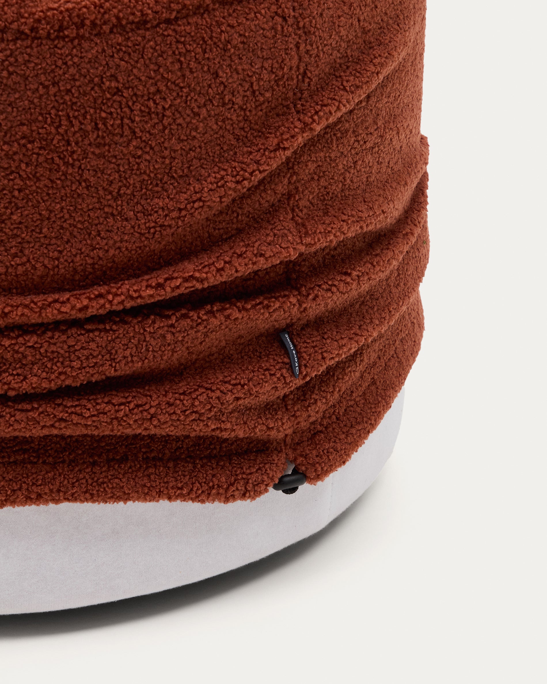 Kaeli footrest with removable cover in terracotta bouclé Ø 60 cm - Detail