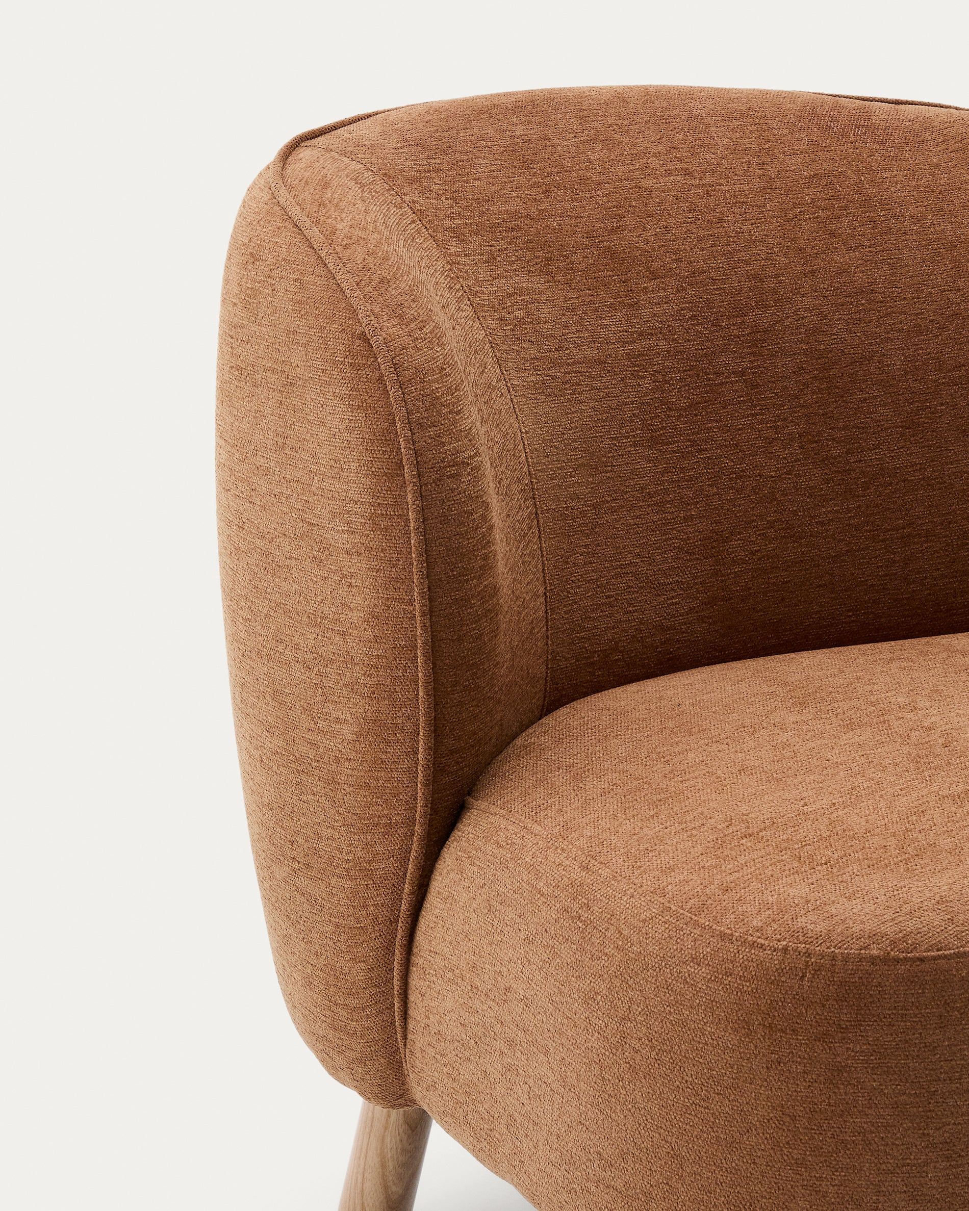 Ulit armchair in terracotta chenille with solid beech wood legs in a natural finish - Detail