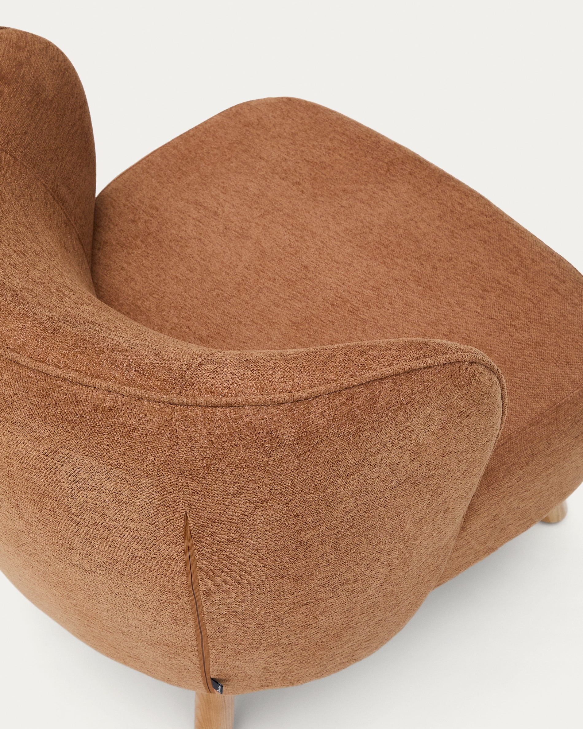 Ulit armchair in terracotta chenille with solid beech wood legs in a natural finish - Detail