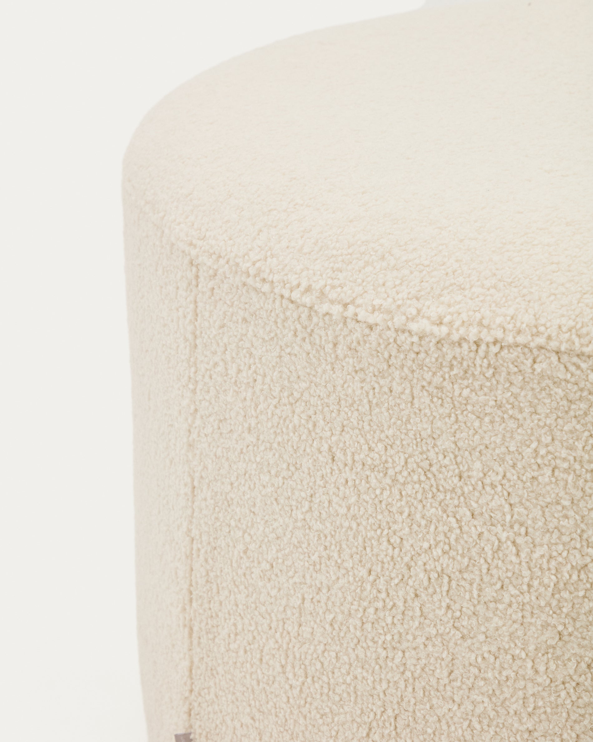 Kaeli footrest with removable cover in ecru bouclé Ø 90 cm - Detail