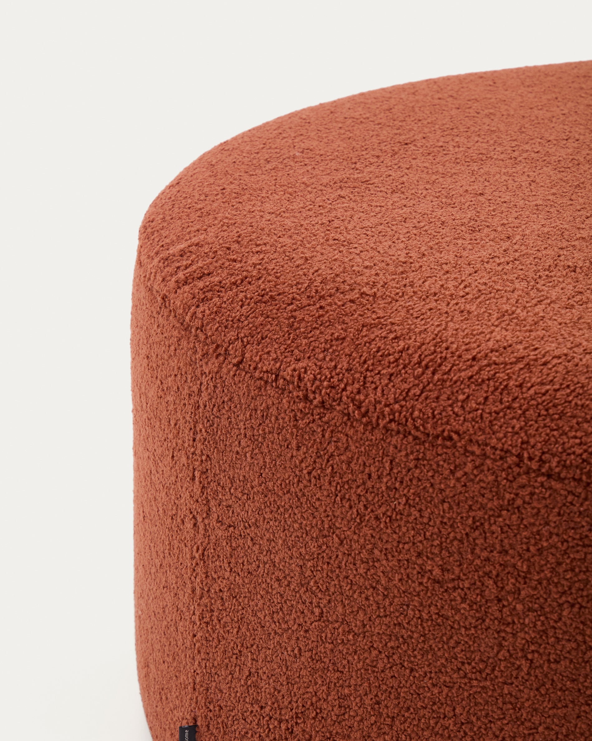 Kaeli footrest with removable cover in terracotta bouclé Ø 90 cm - Detail