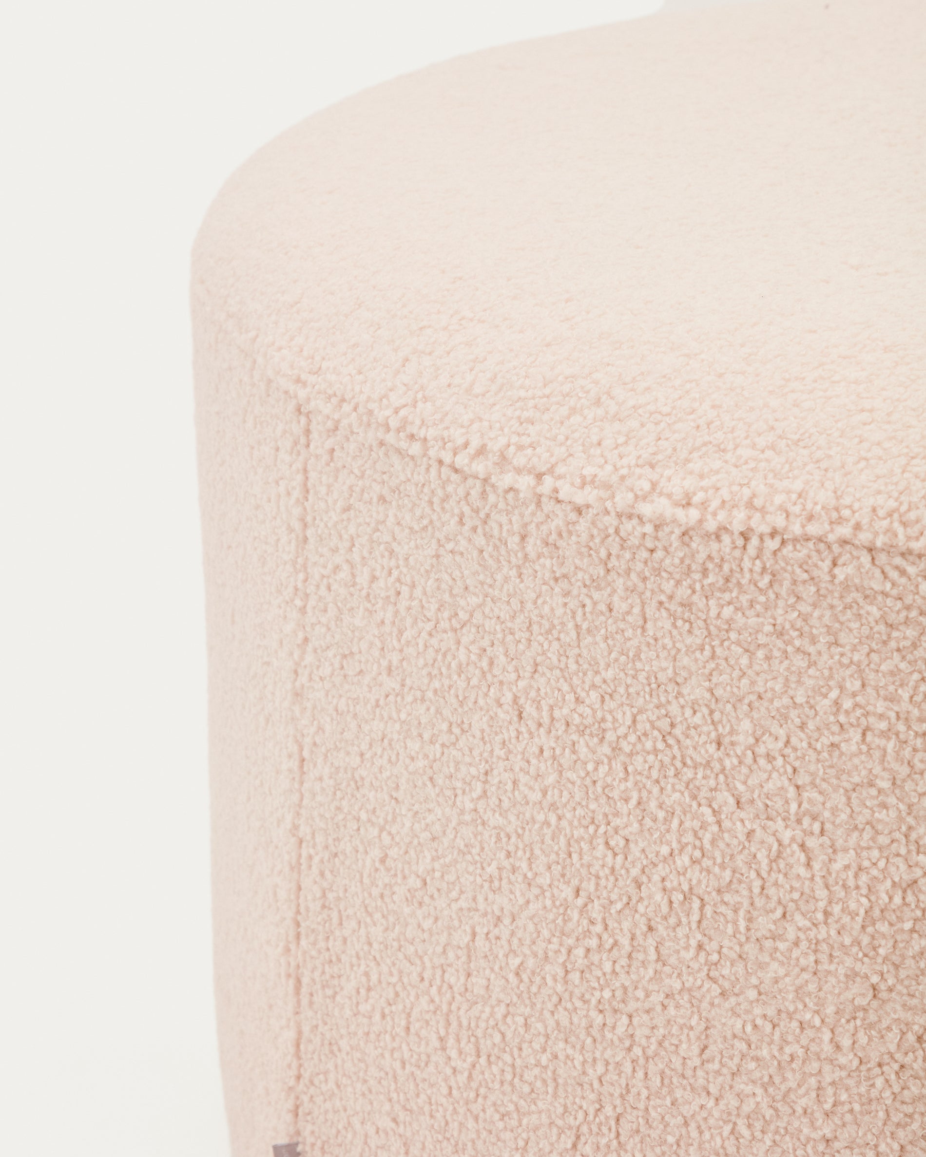 Kaeli footrest with removable cover in pink bouclé Ø 90 cm - Detail
