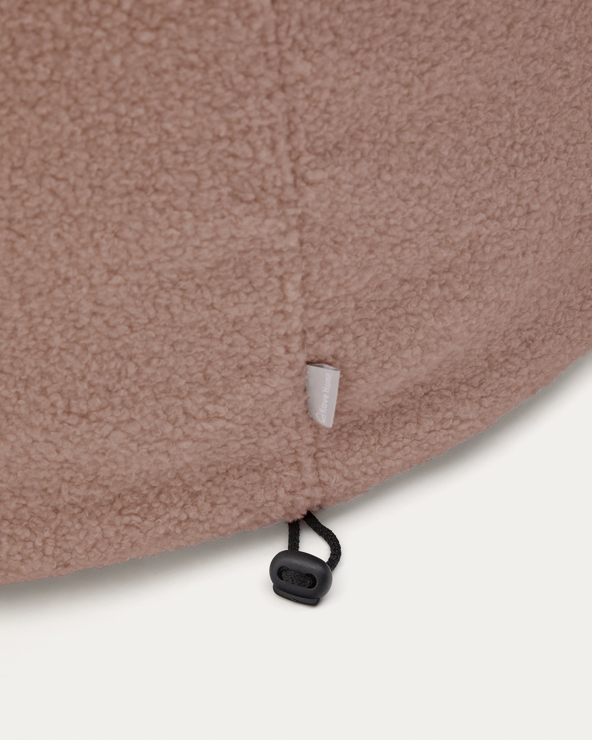 Kaeli footrest cover in pink bouclé Ø 43 cm - Detail