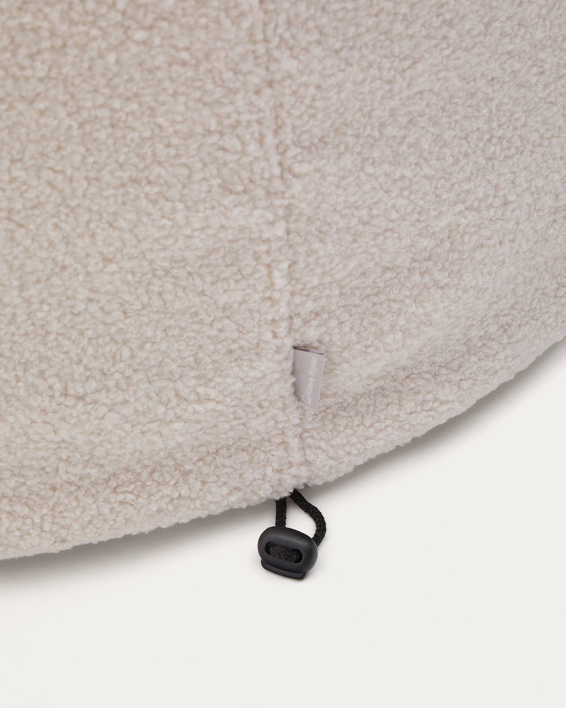Kaeli footrest cover in ecru bouclé Ø 90 cm - Detail