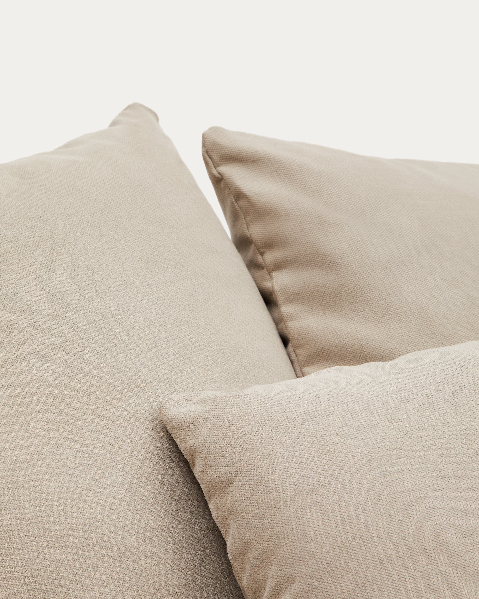 Nora armchair cover in taupe linen and cotton 140cm - Detail