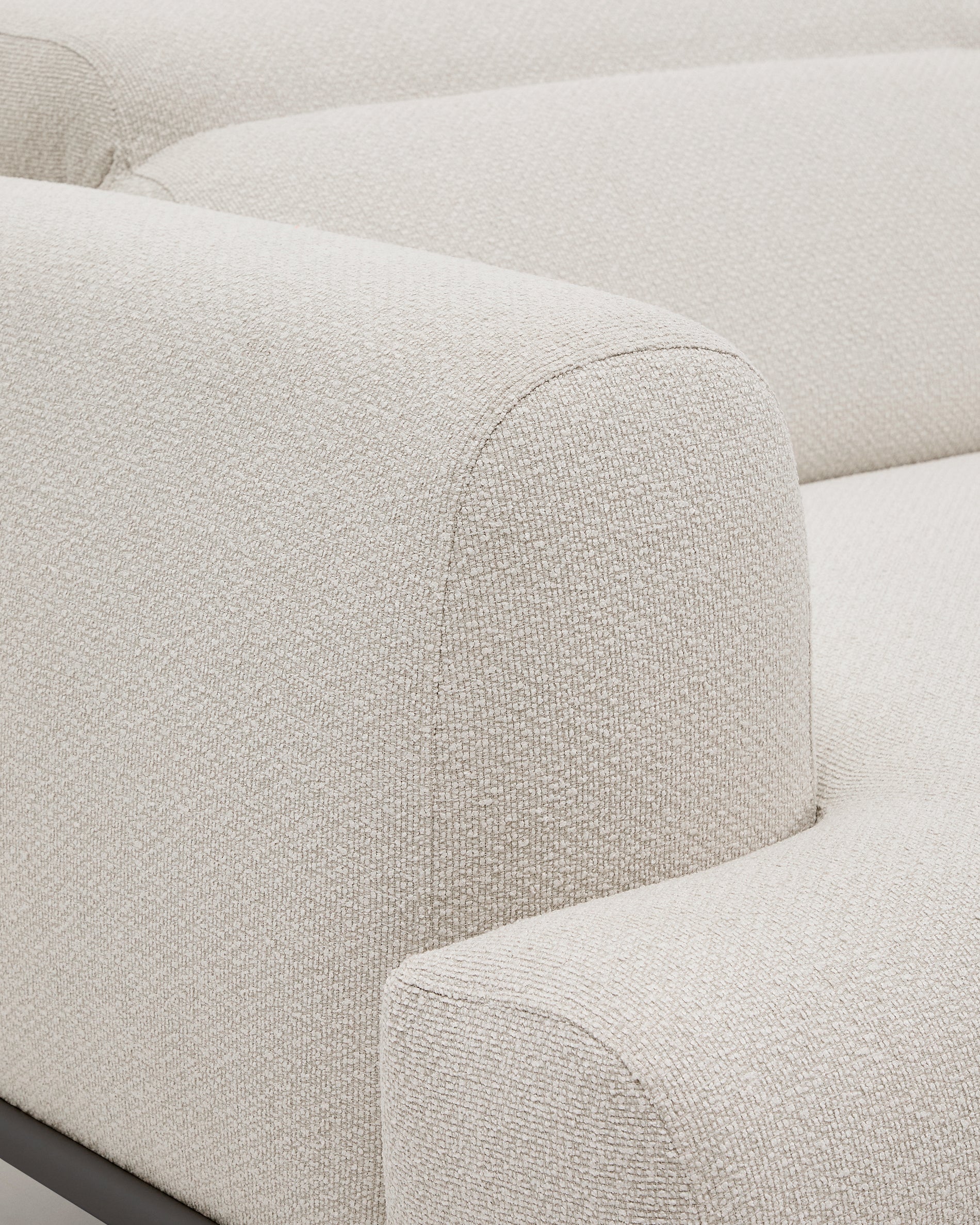 Aurum 3-seater sofa in ecru chenille with reclining headrest and matte grey metal base 234cm FSC Mix Credit - Detail