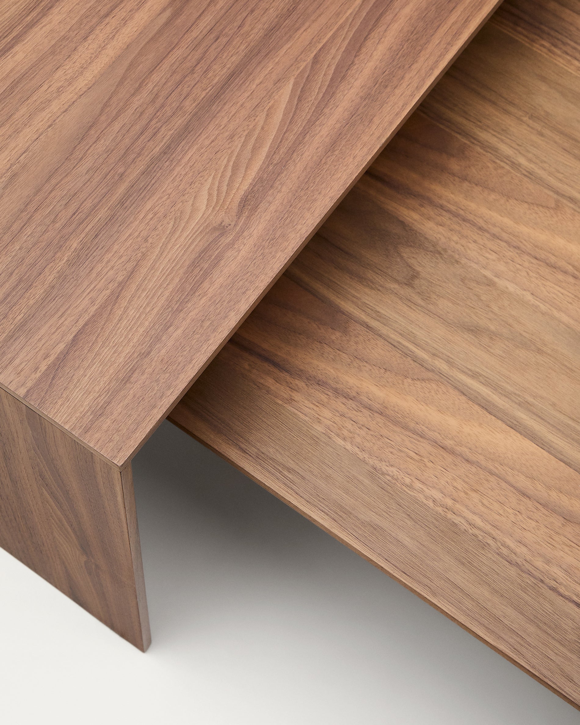 Litto walnut veneer coffee table,  FSC Mix Credit 140 x 70 cm - Detail