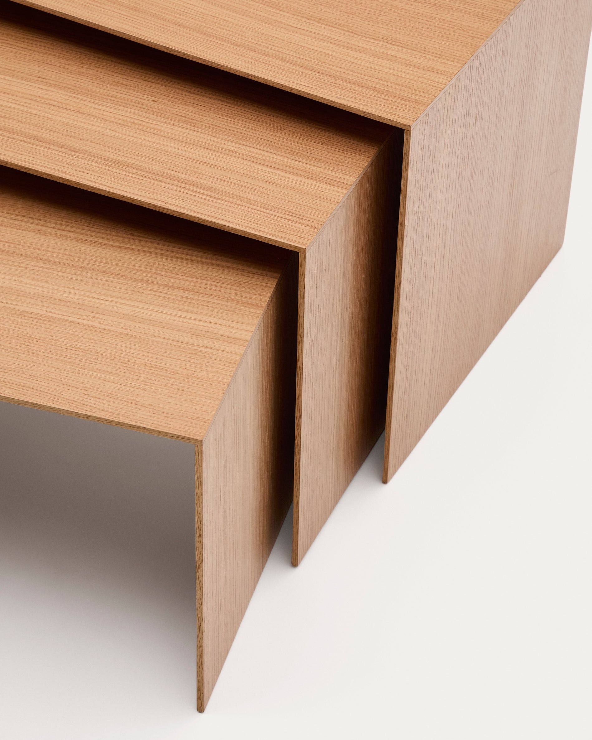 Litto set of 3 oak veneer nesting tables 60 x 40 / 51 x 36 / 42 x 31 cm - Detail