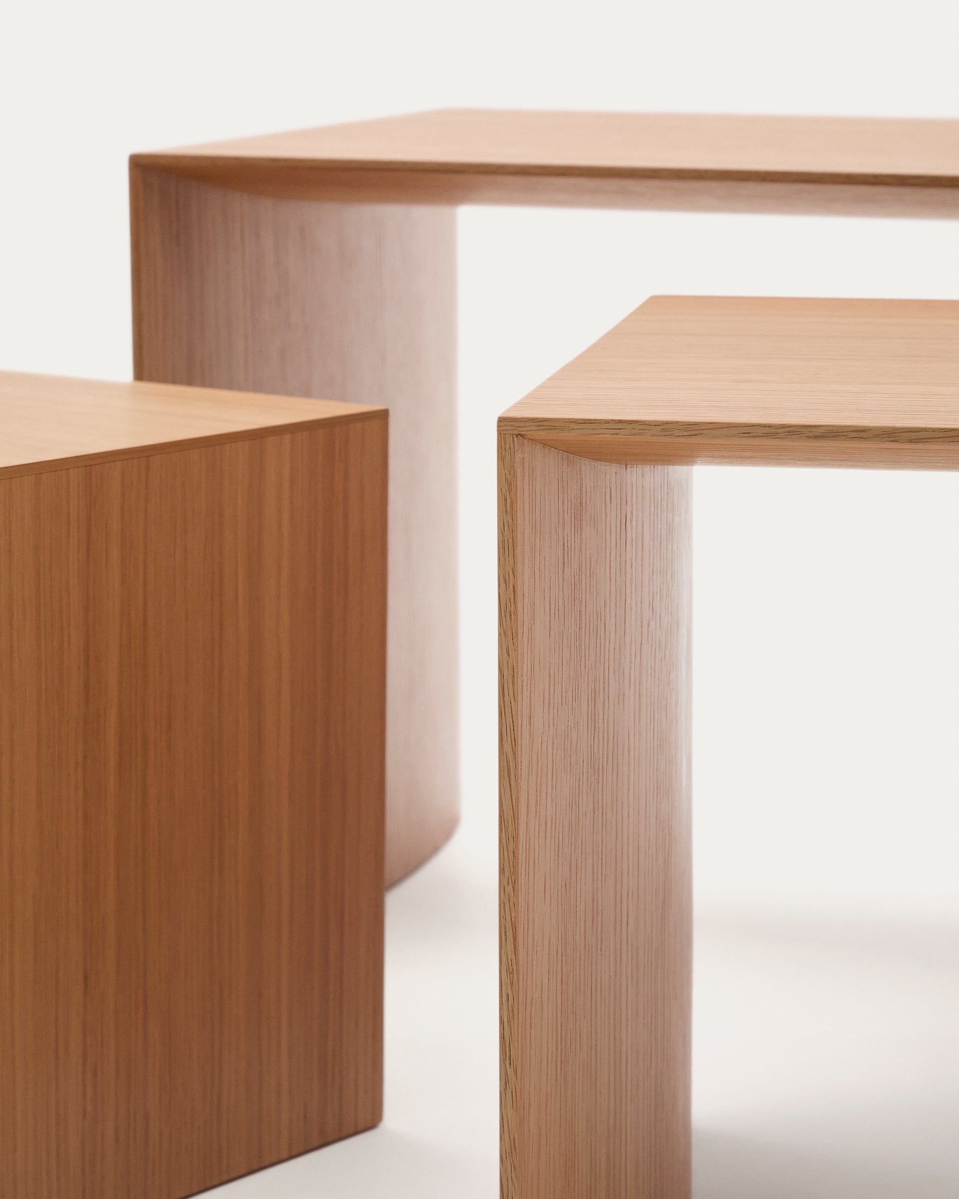 Litto set of 3 oak veneer nesting tables 60 x 40 / 51 x 36 / 42 x 31 cm - Detail