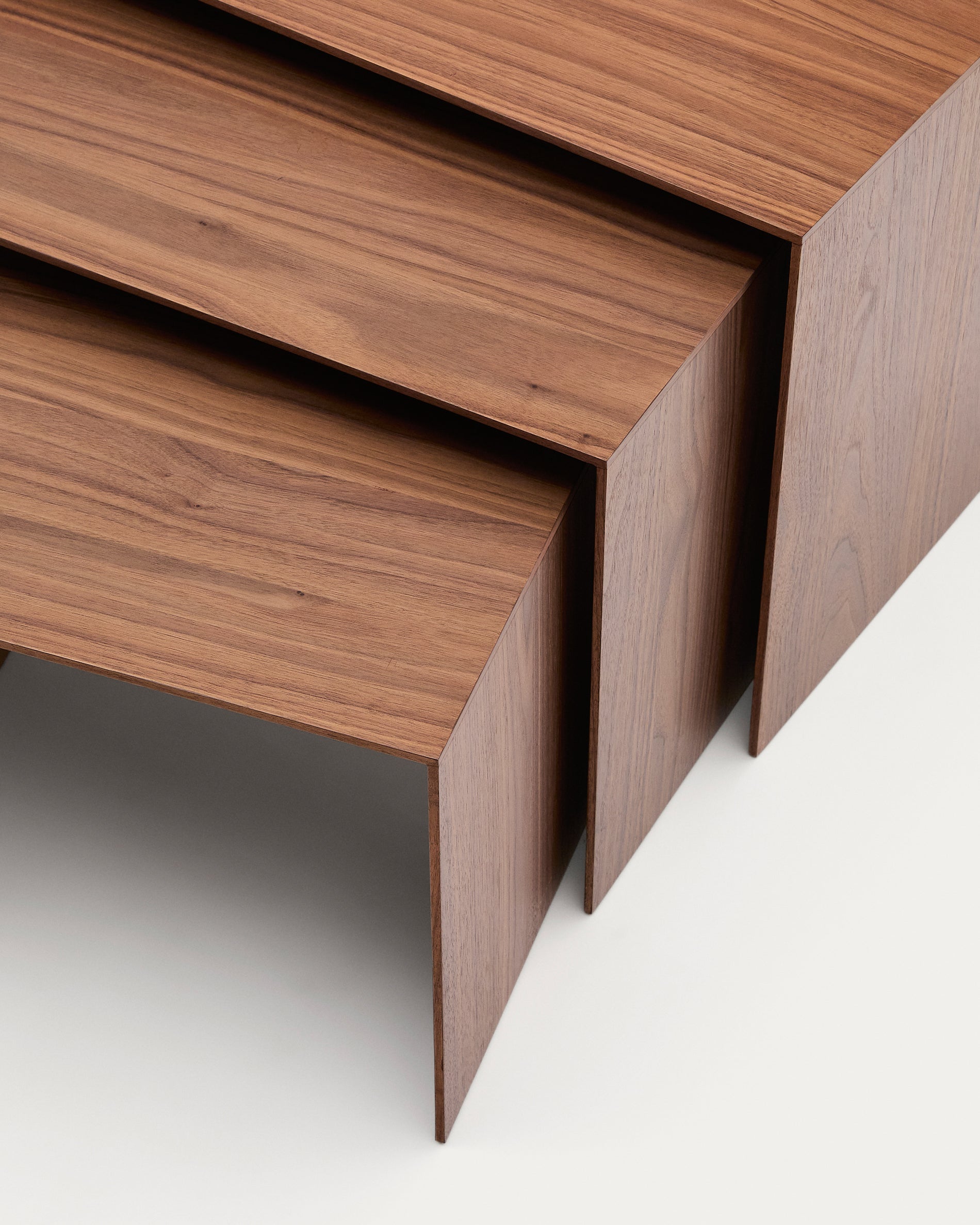 Litto set of 3 walnut veneer nesting tables 60 x 40 / 51 x 36 / 42 x 31 cm - Detail