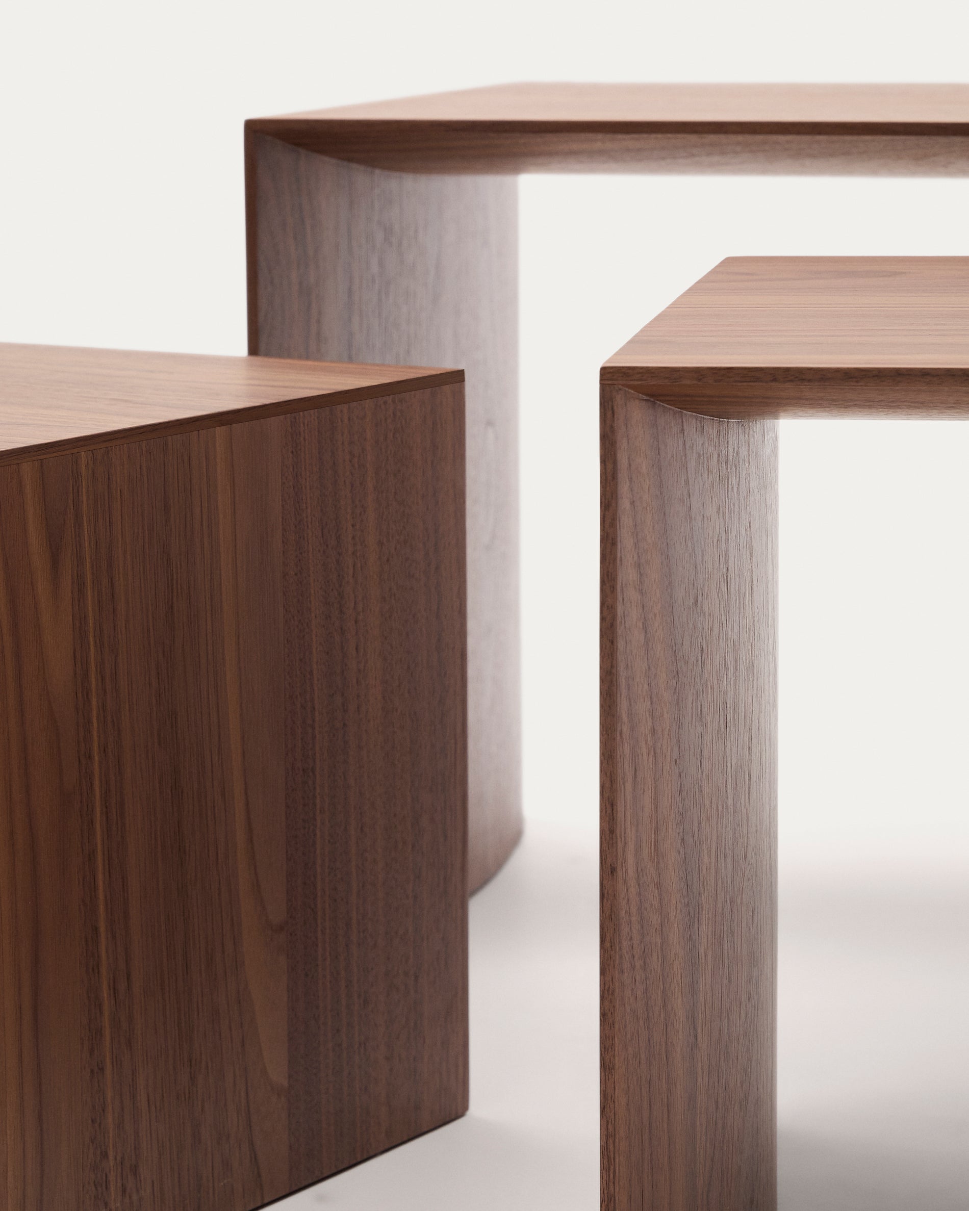Litto set of 3 walnut veneer nesting tables 60 x 40 / 51 x 36 / 42 x 31 cm - Detail