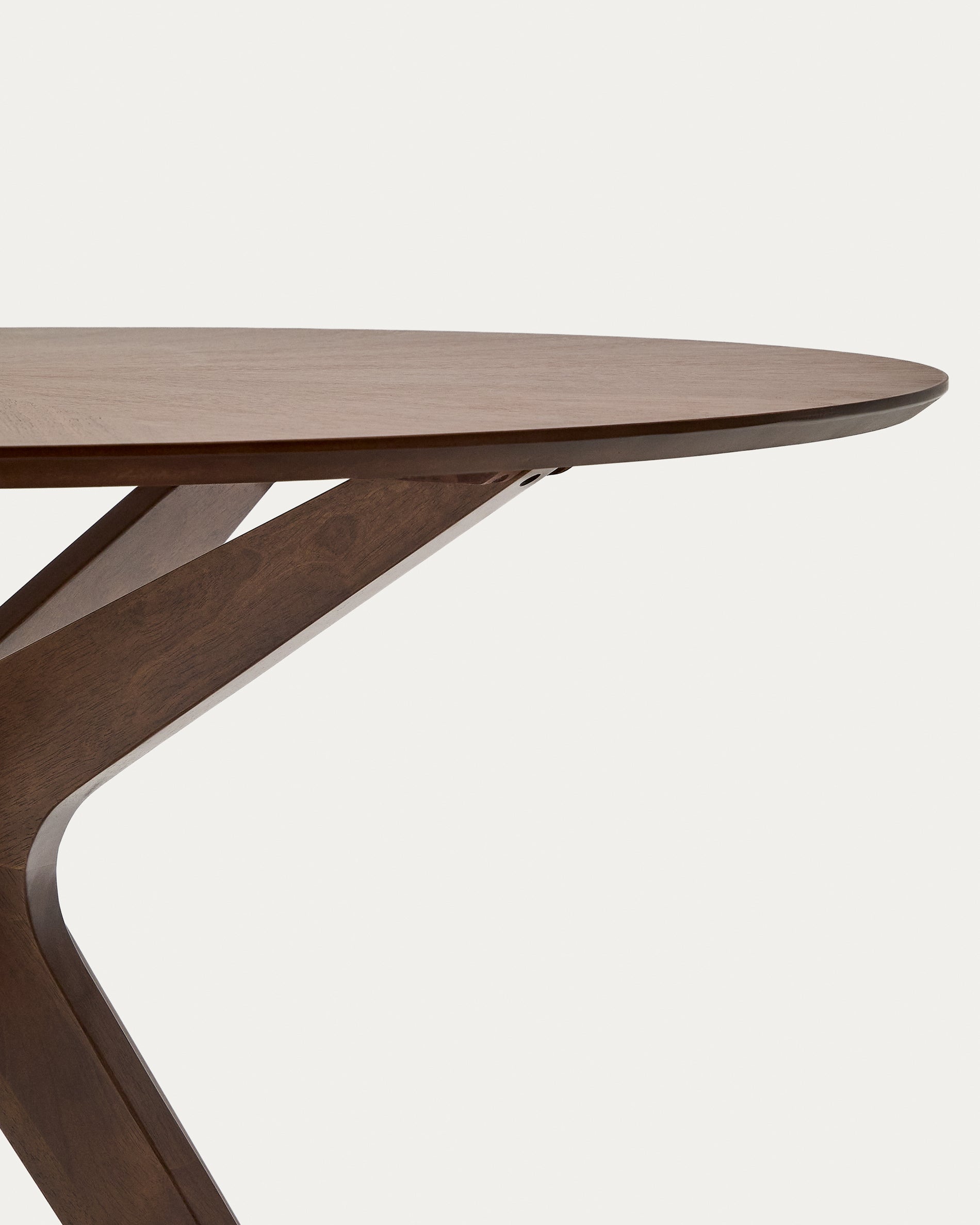 Naanim round table in walnut veneer, Ø 120 cm - Detail