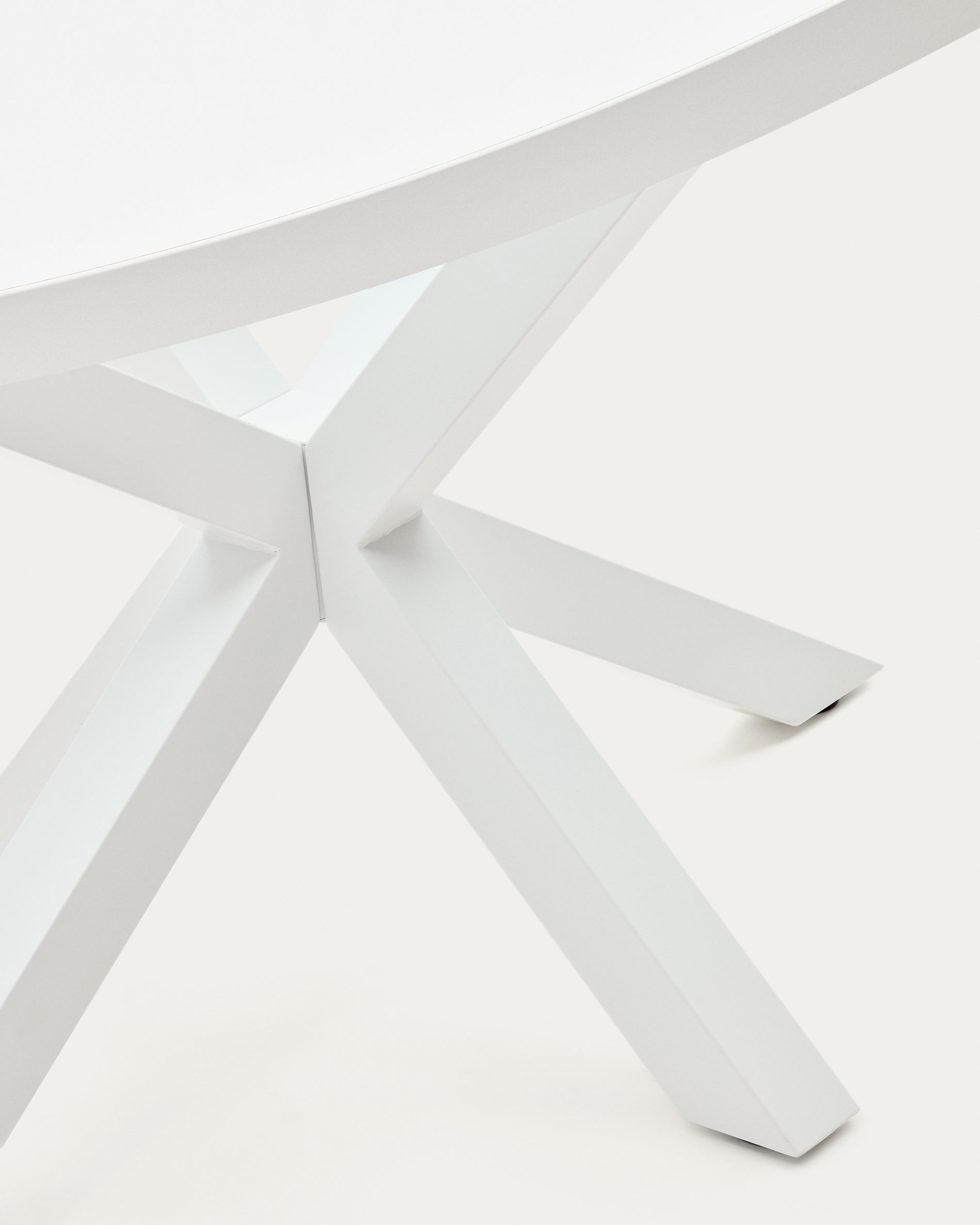 Argo round table with white melamine top and white-finished steel legs, Ø120 cm - Detail