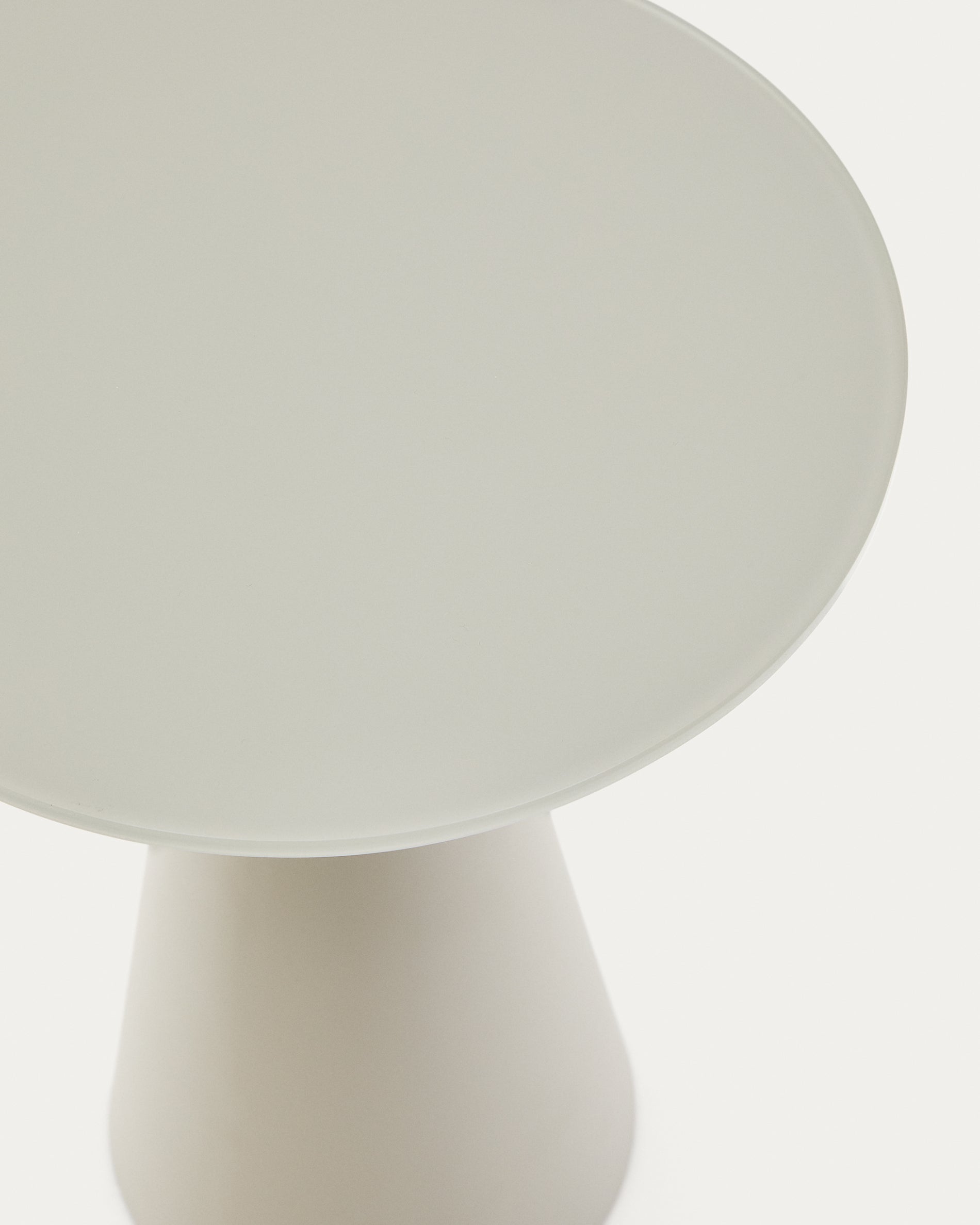 Wilshire side table with frosted tempered glass and steel with matt grey painted finish Ø35cm - Detail