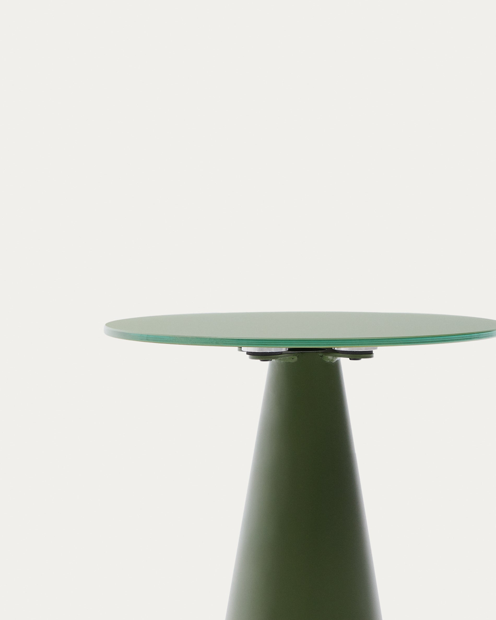 Wilshire side table with frosted tempered glass and matt green painted steel finish Ø35cm - Detail