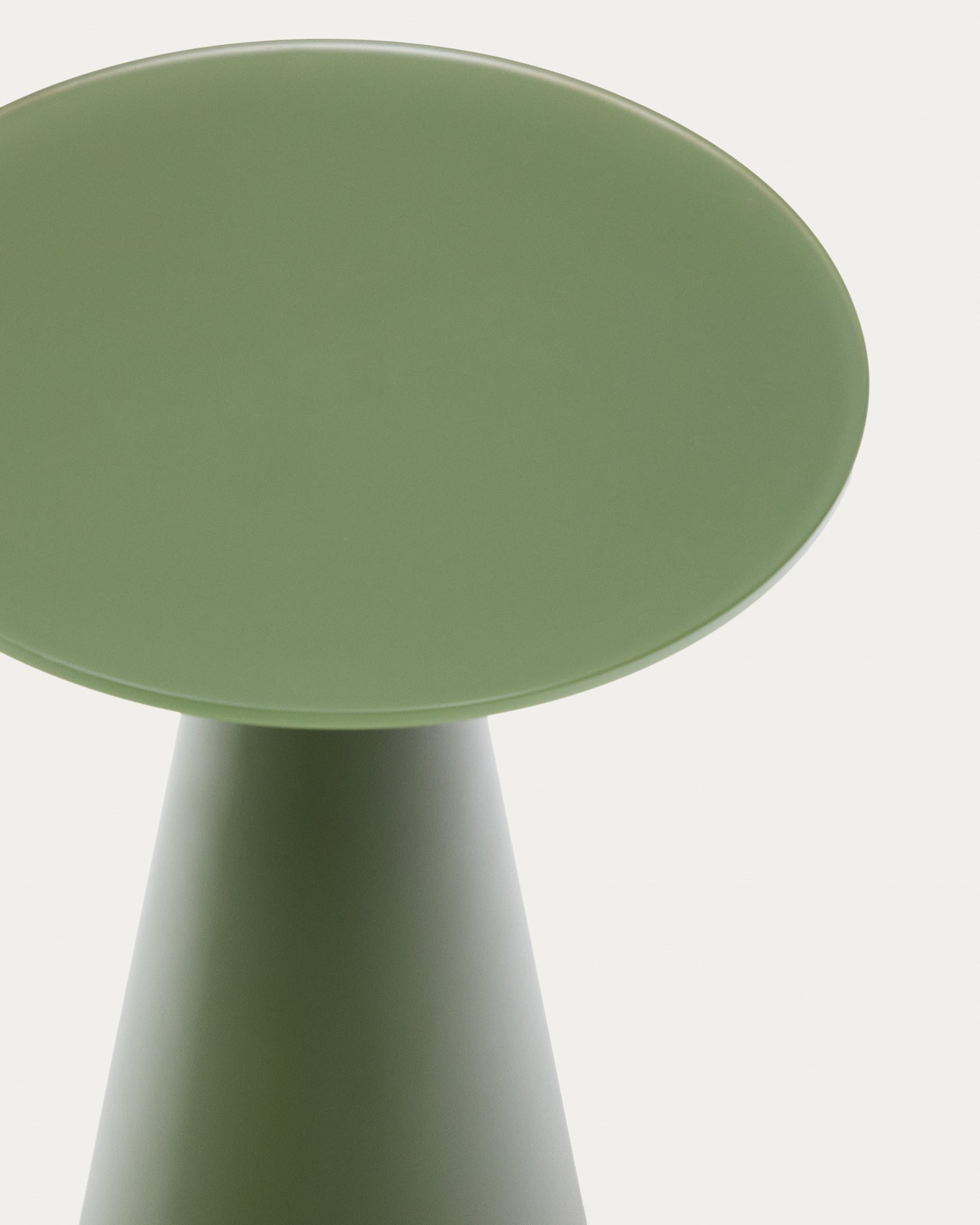 Wilshire side table with frosted tempered glass and matt green painted steel finish Ø35cm - Detail