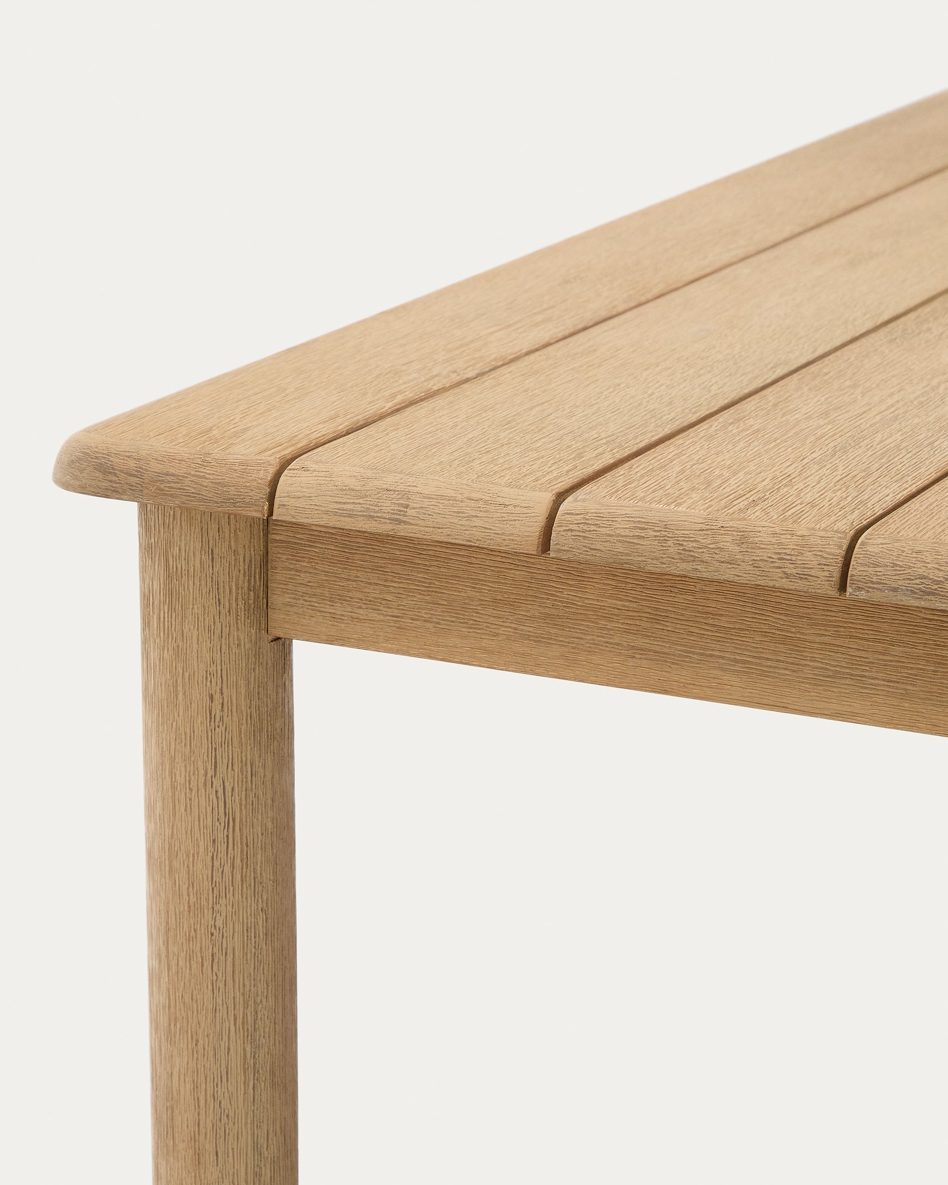 Sori table in FSC 100% solid acacia wood 135 x 135cm - Detail