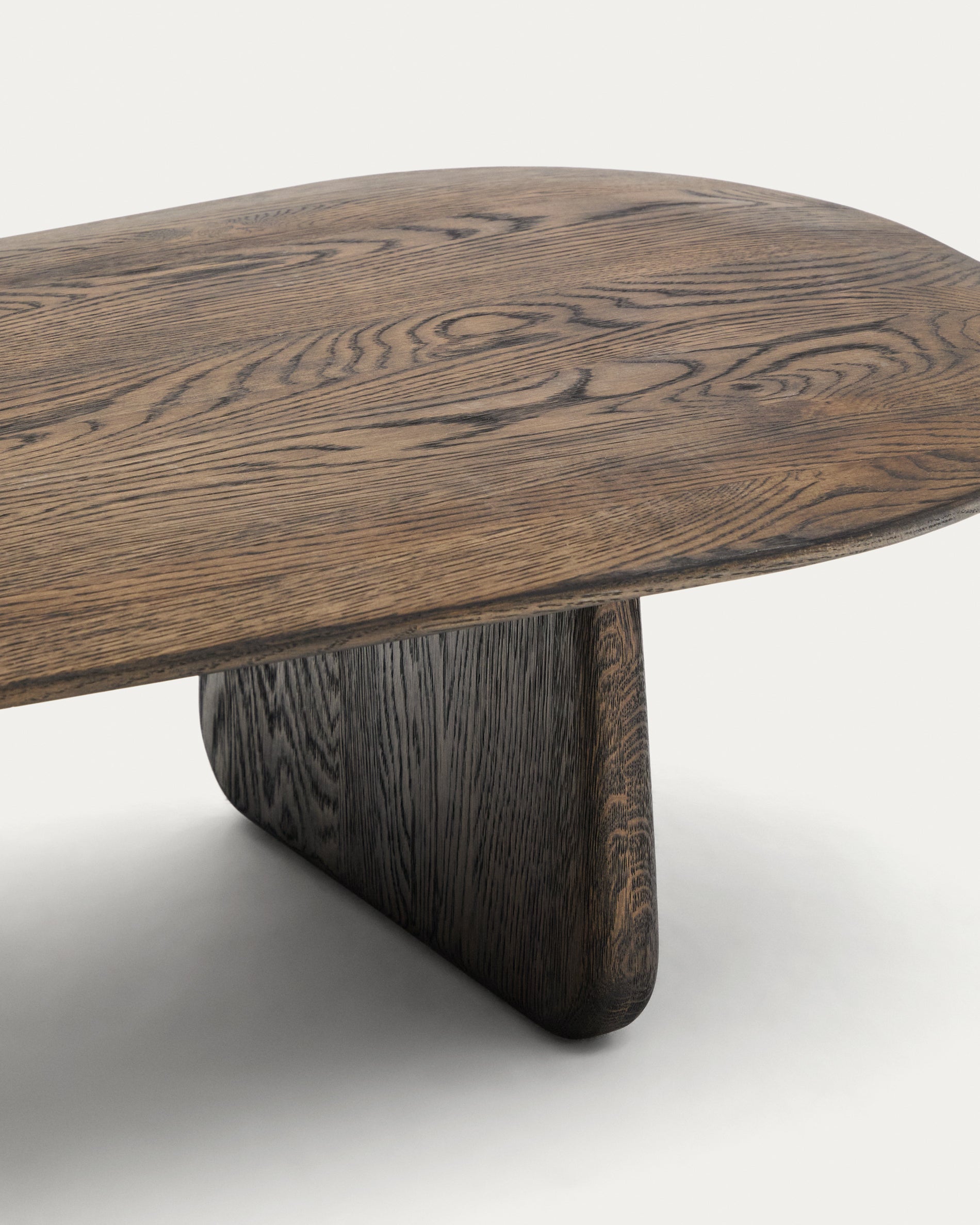 Pirita coffee table made from solid oak wood in a dark finish, 146 x 56.5 cm FSC 100% - Detail