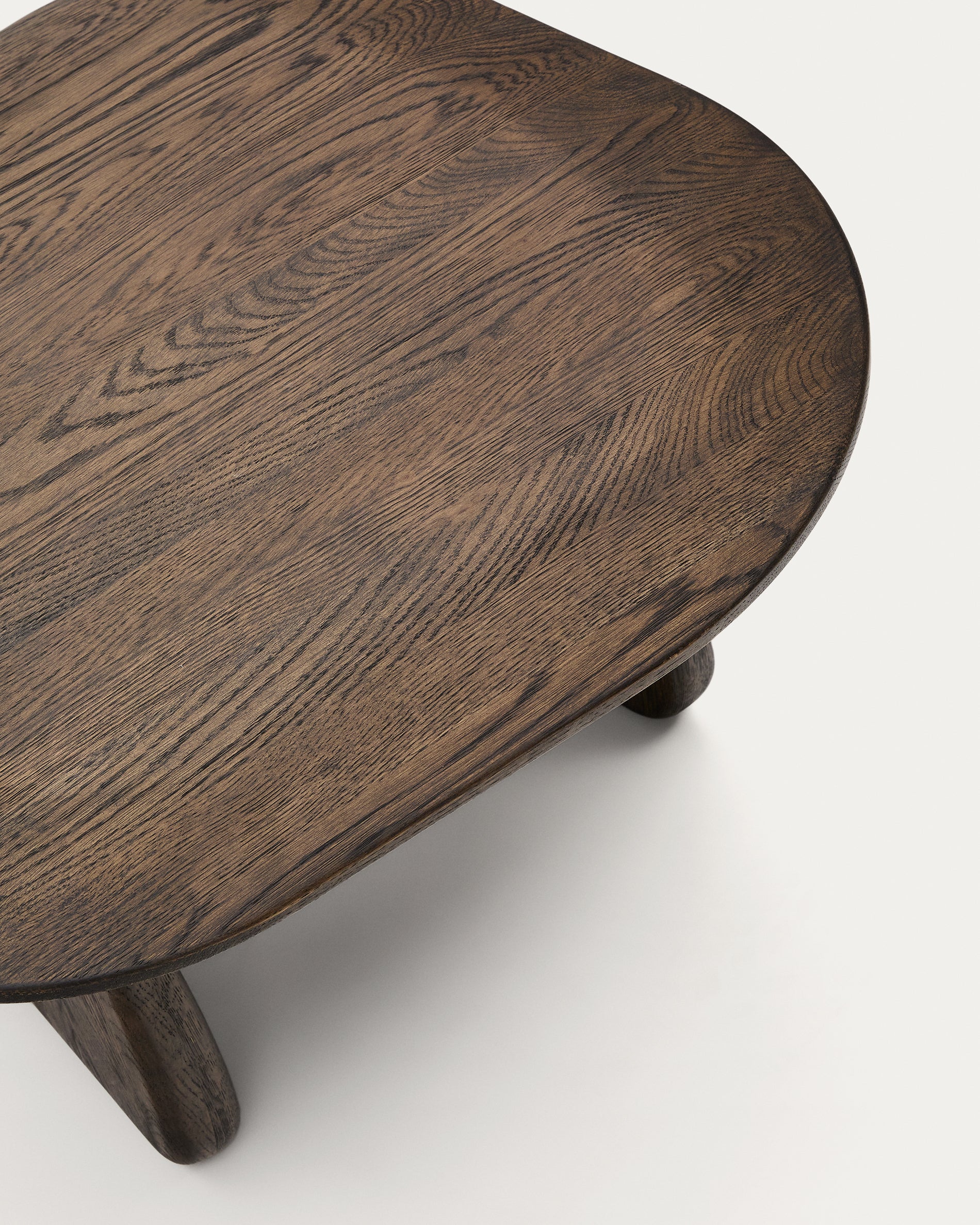 Pirita side table made from solid oak wood in a dark finish, 70.6 x 70 cm FSC 100% - Detail