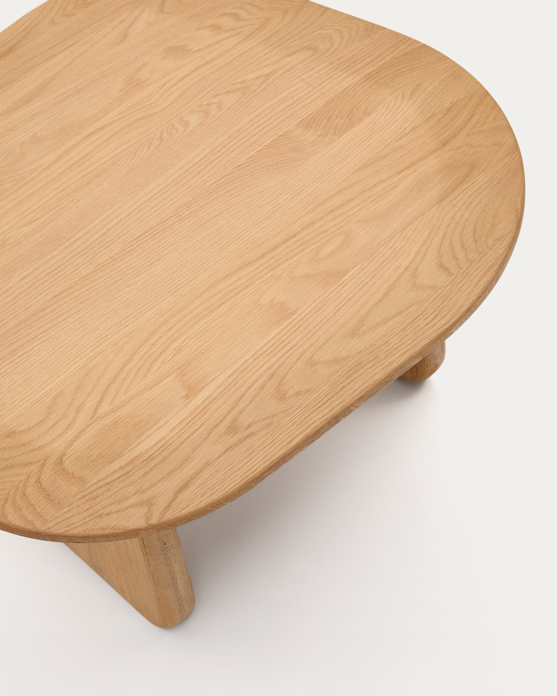 Pirita side table made from solid oak wood in a natural finish, 70.6 x 70 cm FSC 100% - Detail