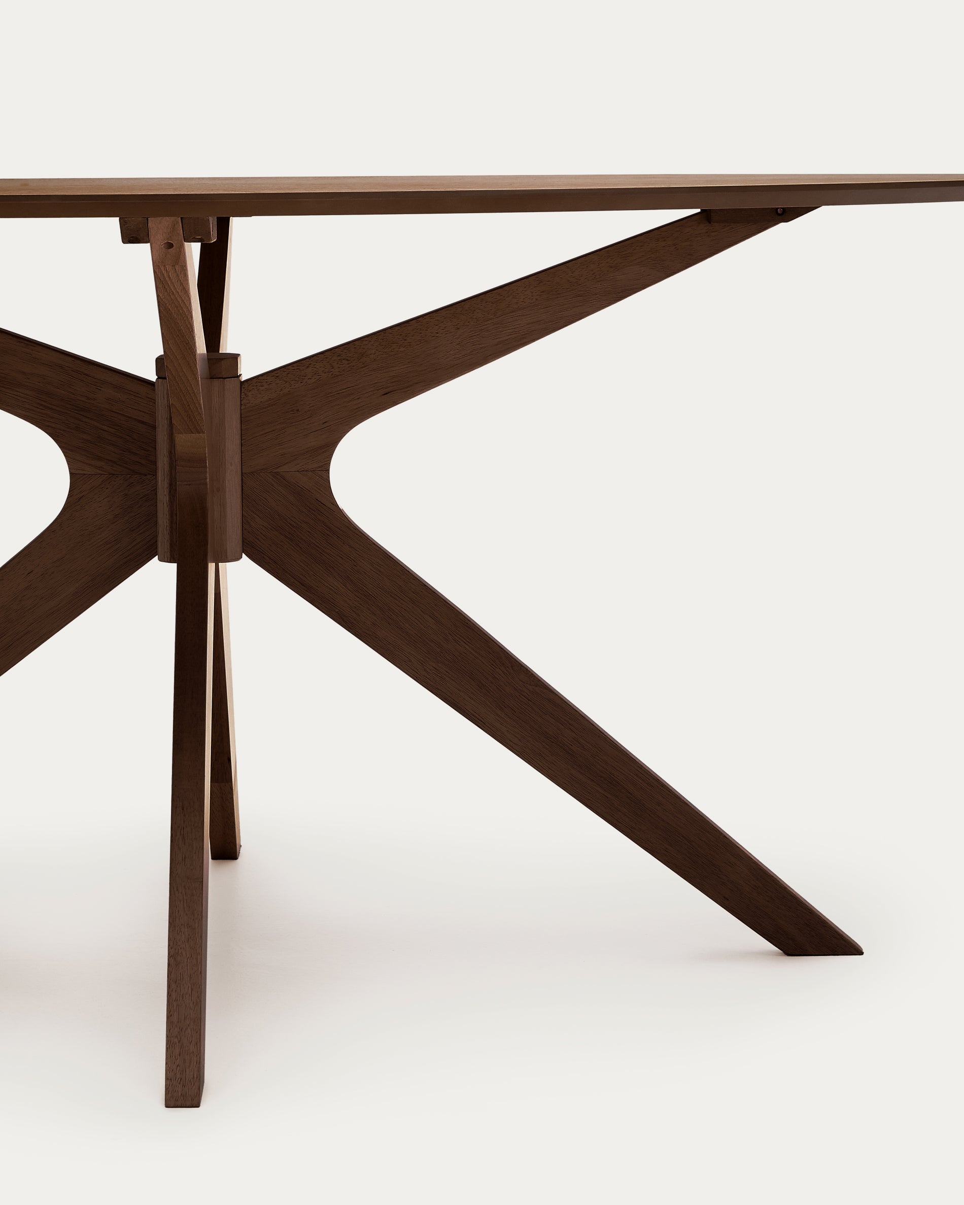 Naanim table in walnut veneer, 180 x 110 cm - Detail