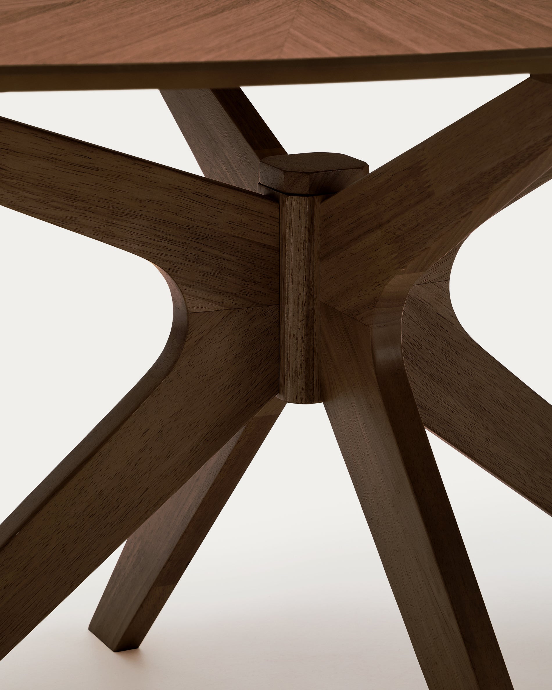 Naanim table in walnut veneer, 180 x 110 cm - Detail