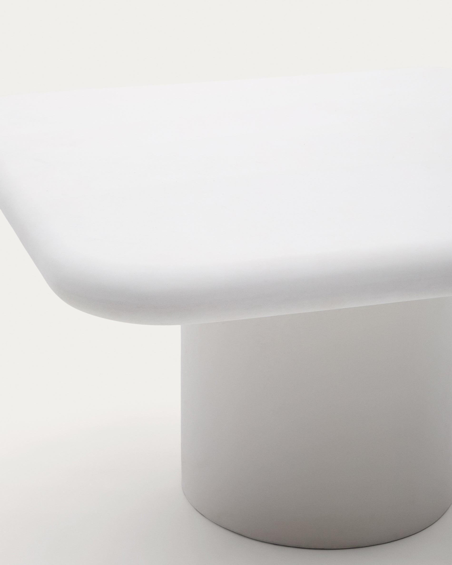 Addaia white cement table 135 x 135cm - Detail