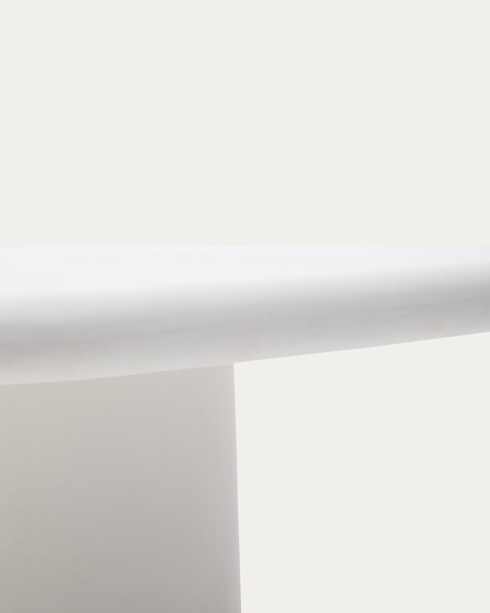 Addaia white cement table 135 x 135cm - Detail