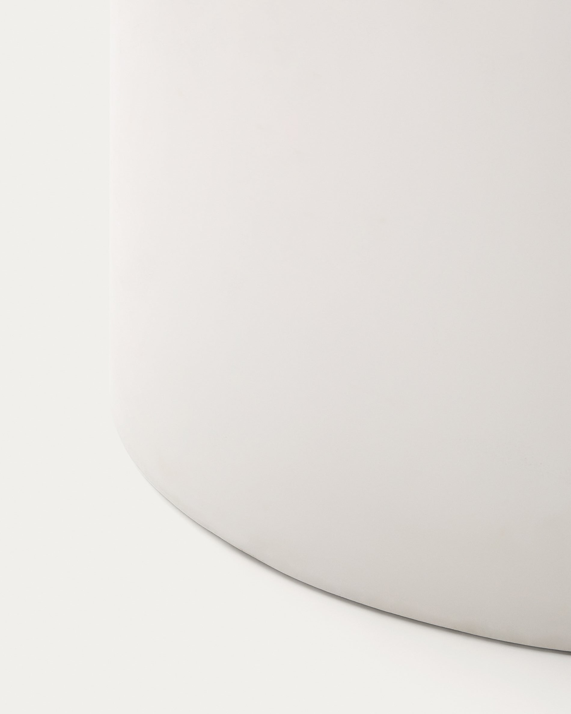 Addaia white cement table 135 x 135cm - Detail