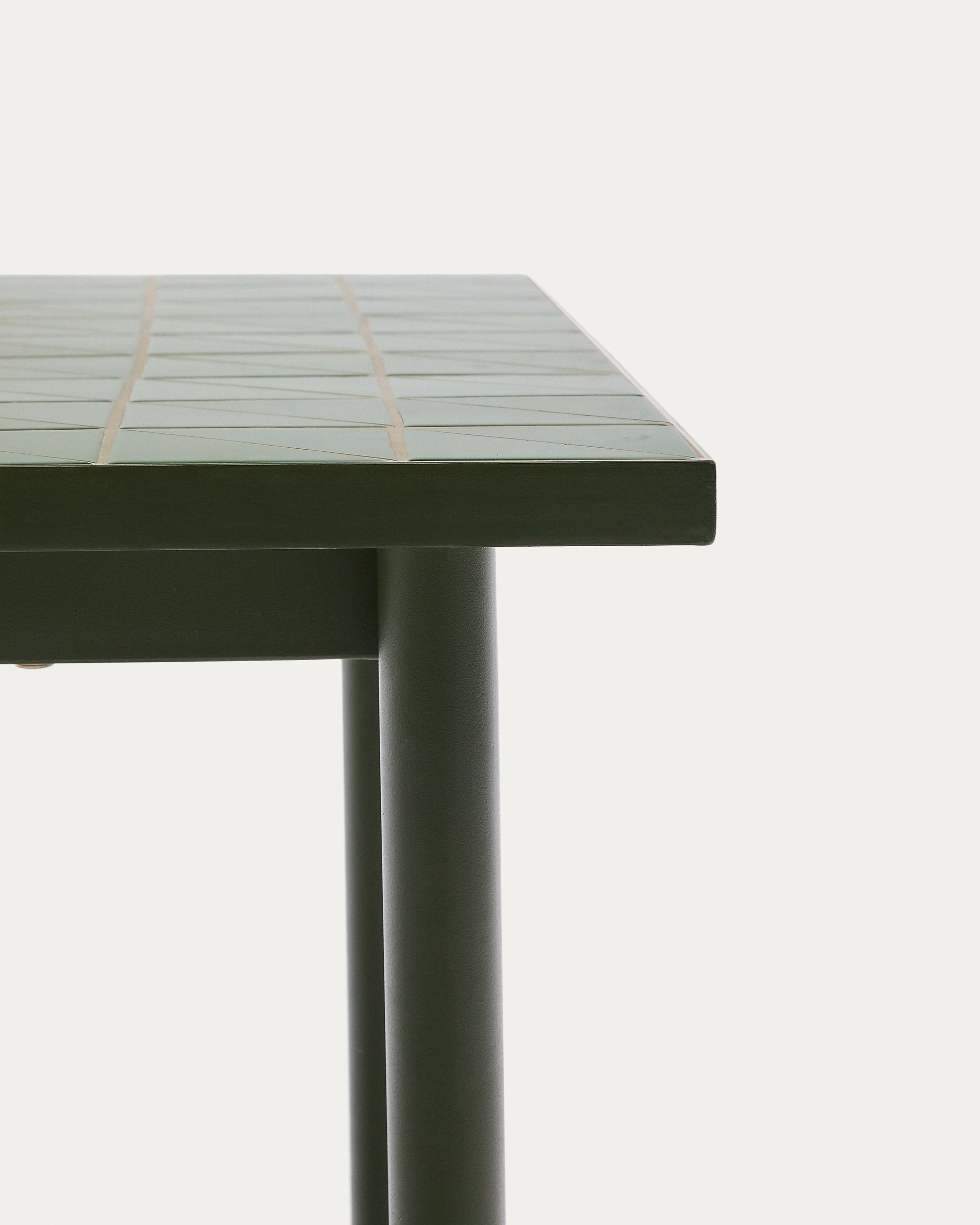 Maurina outdoor table in green galvanised steel with green tiles 223 x 101cm - Detail